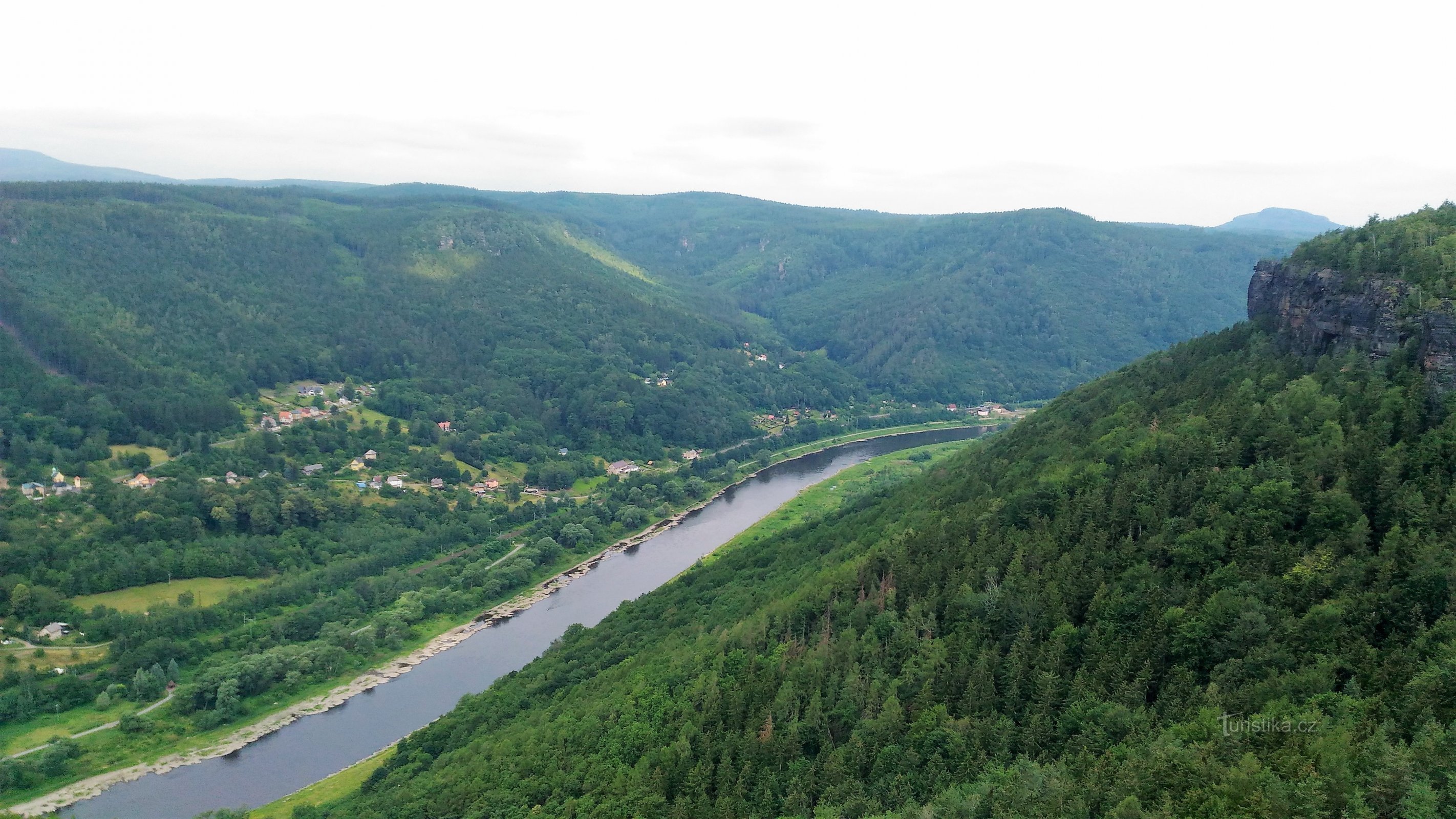 Razgledi na Elbi – Růžová in Spálenisko.