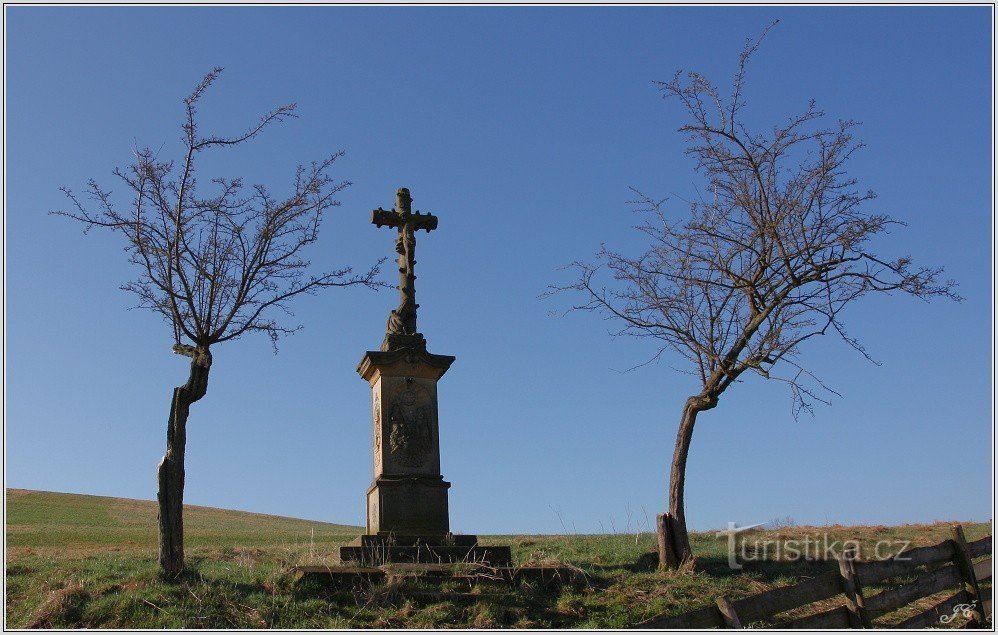Лахов - крест над деревней