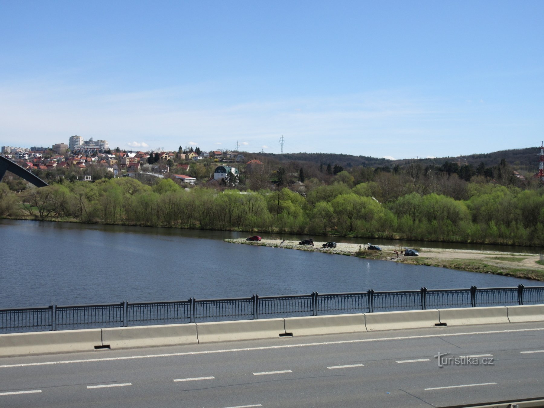 Lahovice - observationstårne ​​af Lahovice-broen og sammenløbet af floderne Berounka og Vltava