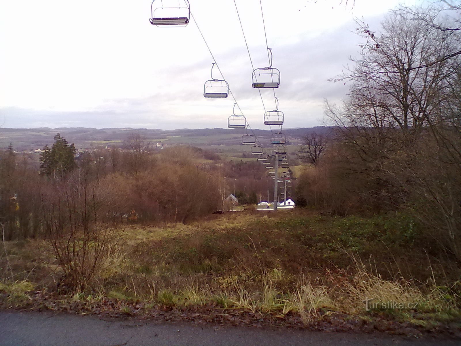 Cable car to the slope at Monínec. In the background in the valley lies the town of Sedlec-Prčice.