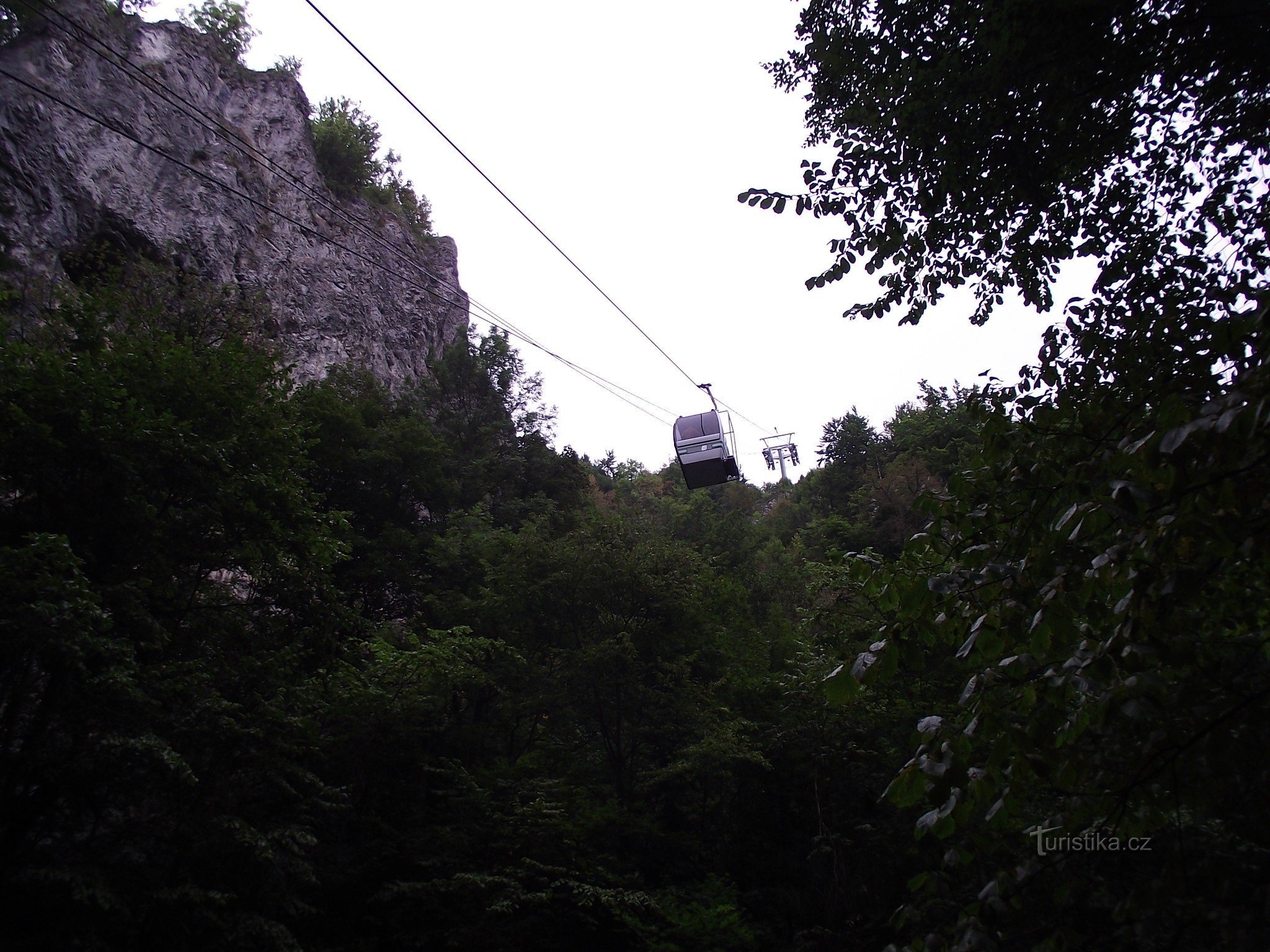 Teleférico entre Macocha y cuevas de Punkevní