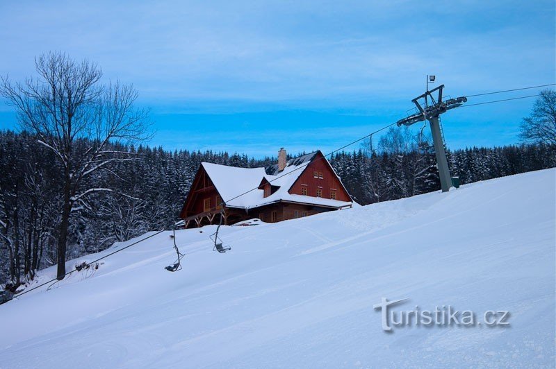 The cable car to Paprsek has been in operation since the 09/10 season