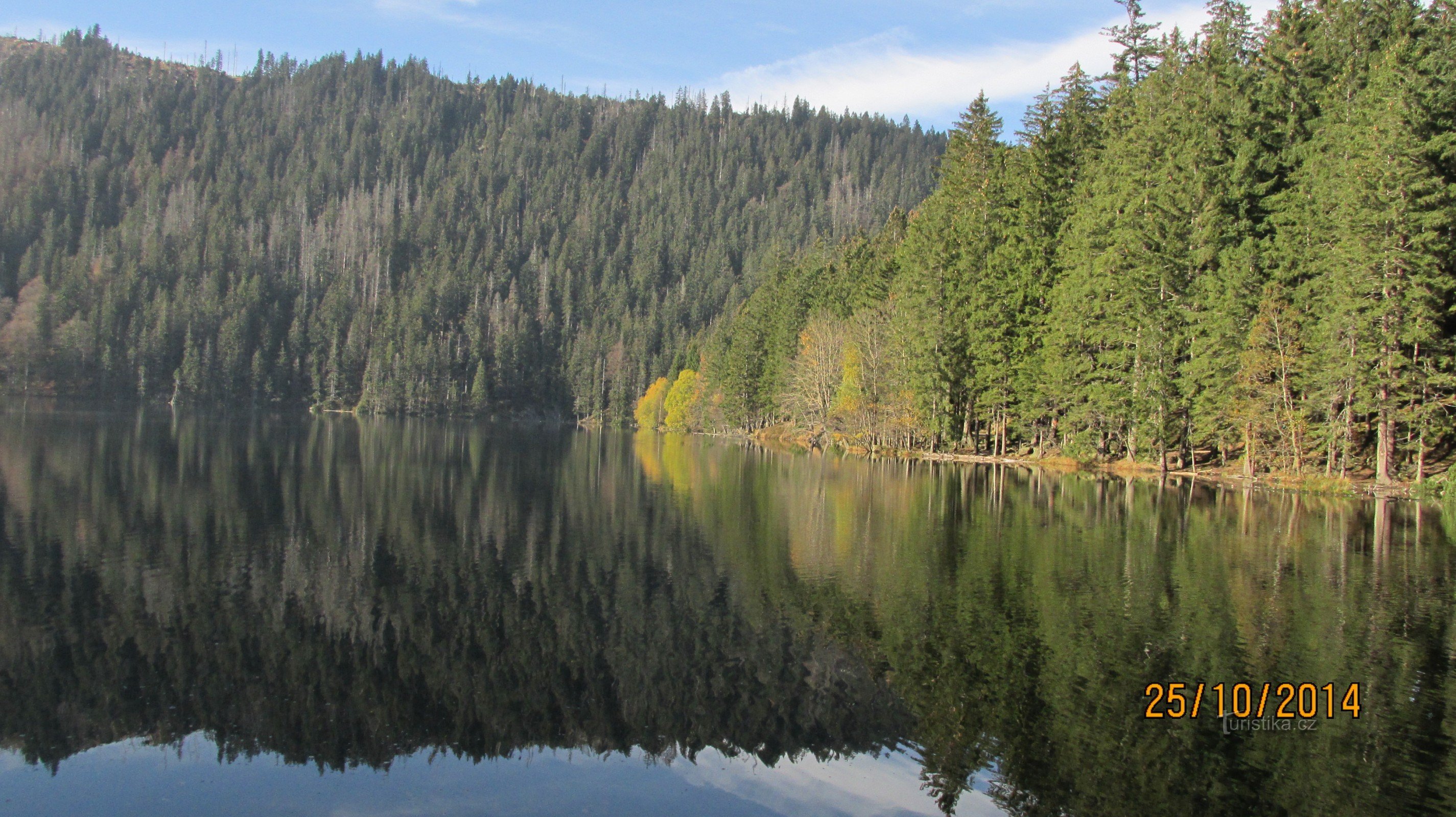 De teleférico para Špičák e depois pela bacia hidrográfica europeia até o Lago Negro e o mesmo caminho de volta