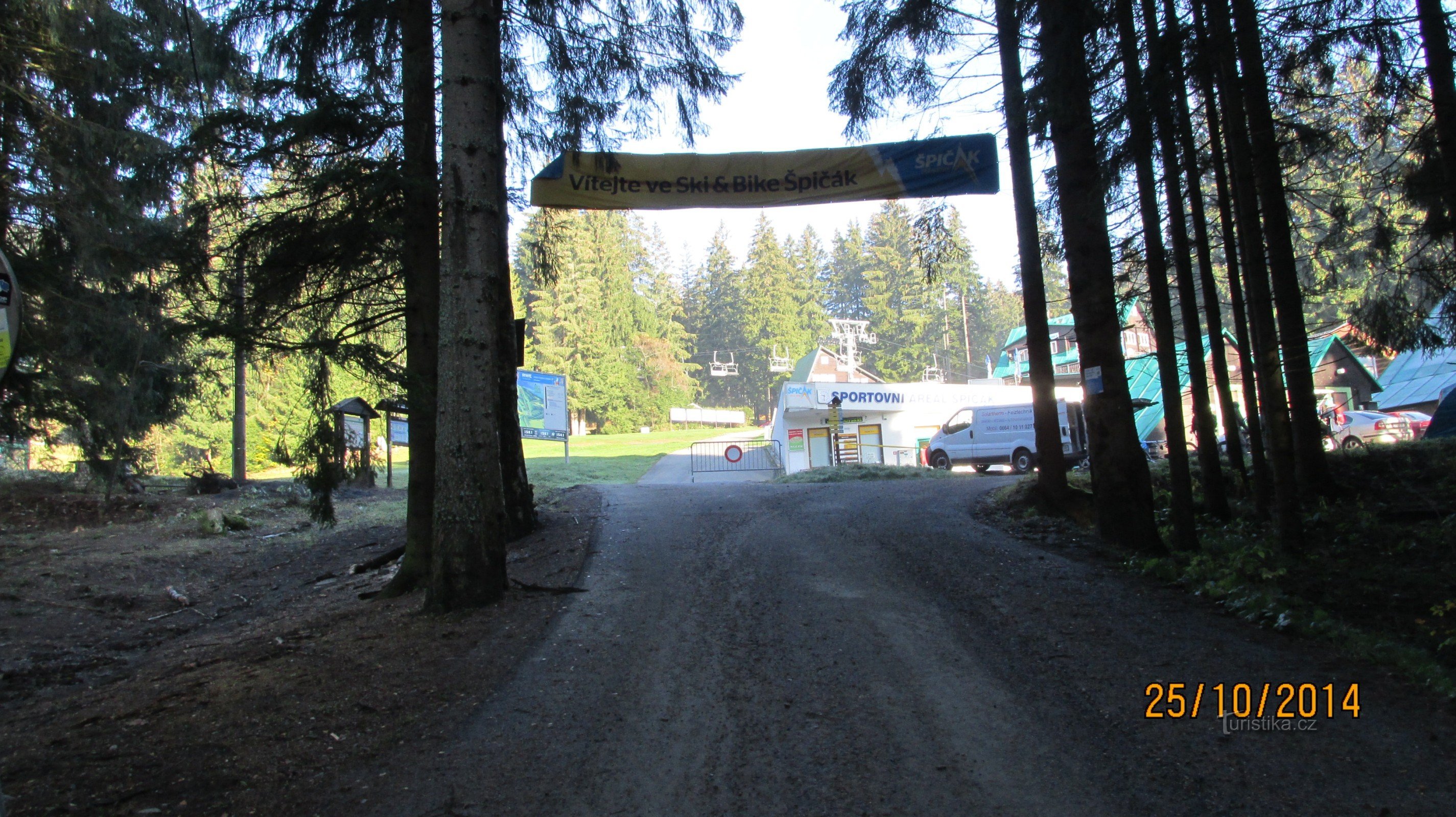 Mit der Seilbahn nach Špičák und dann über die europäische Wasserscheide zum Schwarzen See und den gleichen Weg zurück