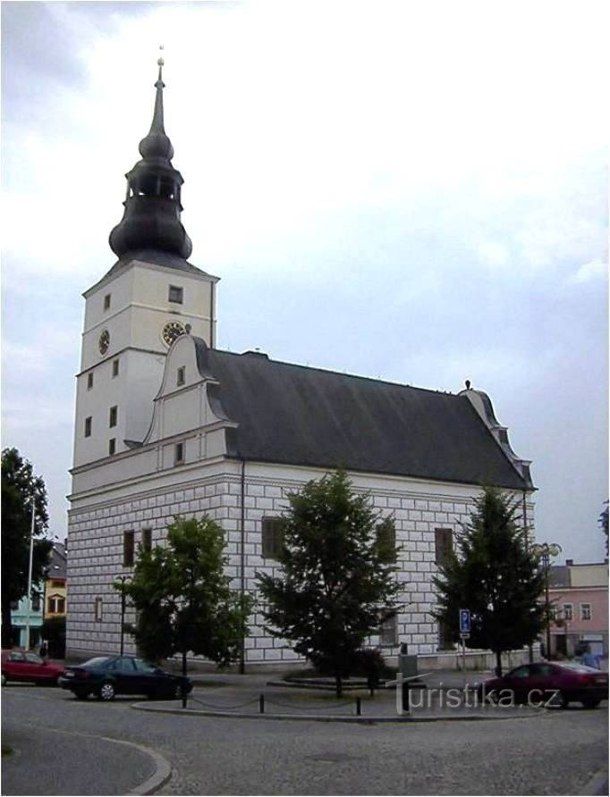 Lanškroun - JMMarků-pladsen med rådhuset - Foto: Ulrych Mir.