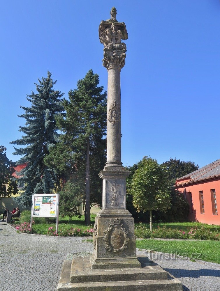 Lanškroun - columna de la Santísima Trinidad