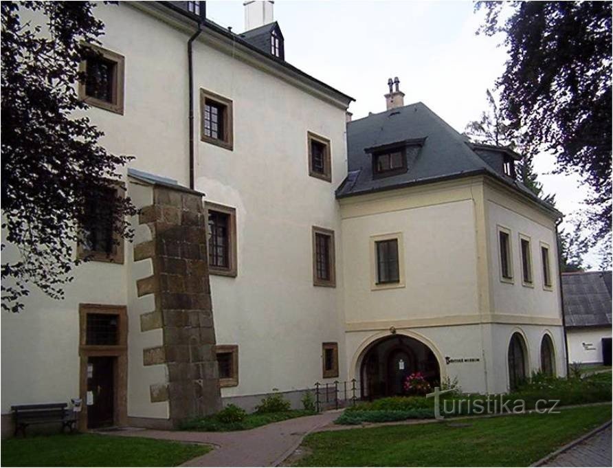 Lanškroun-lâu đài-mặt tiền phía nam-Ảnh: Ulrych Mir.