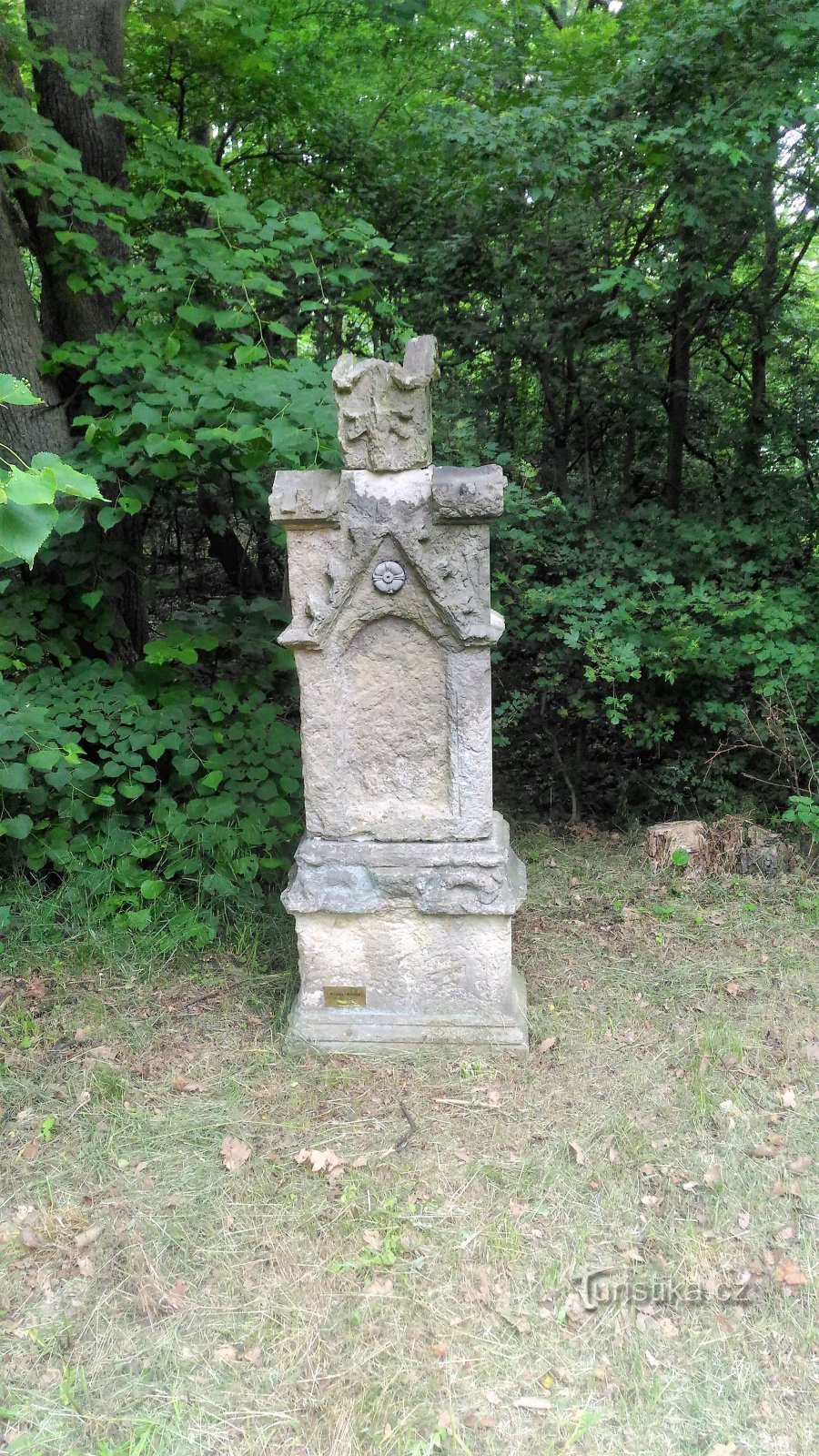 Lapidary af hedengangne ​​landsbyer på Vintířovský vrch.