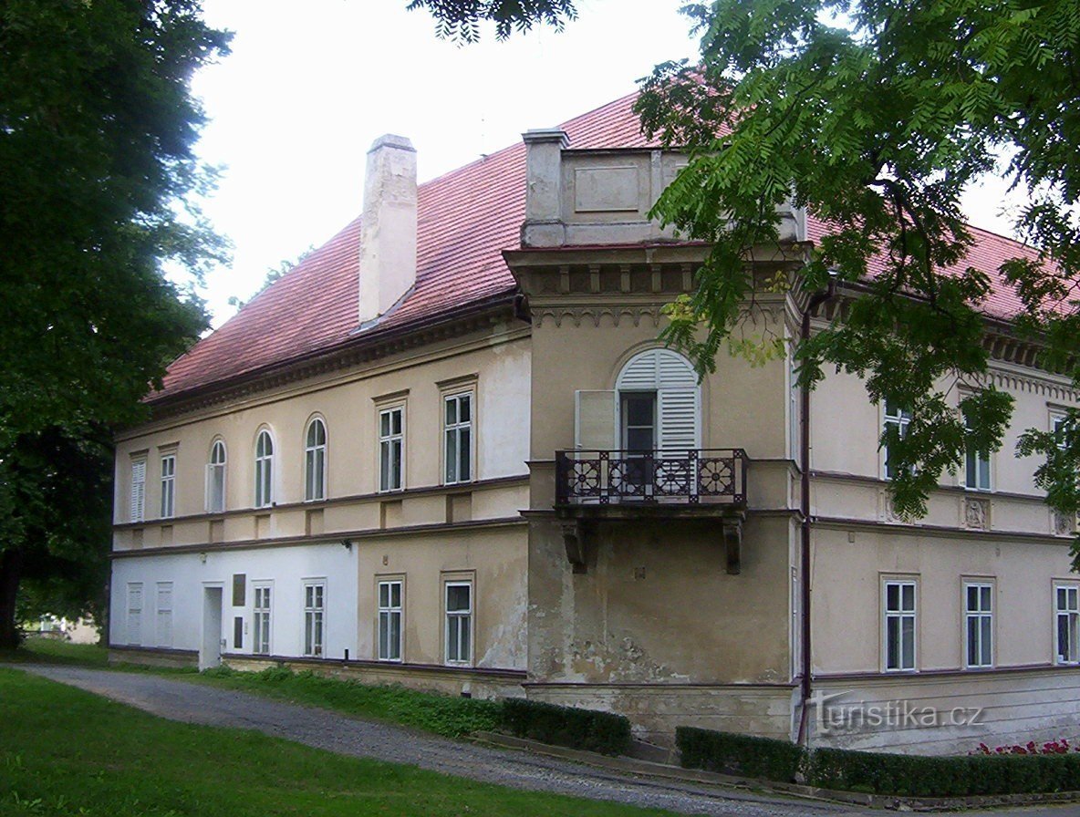 Laškov-castello-facciata sud da est-Foto: Ulrych Mir.