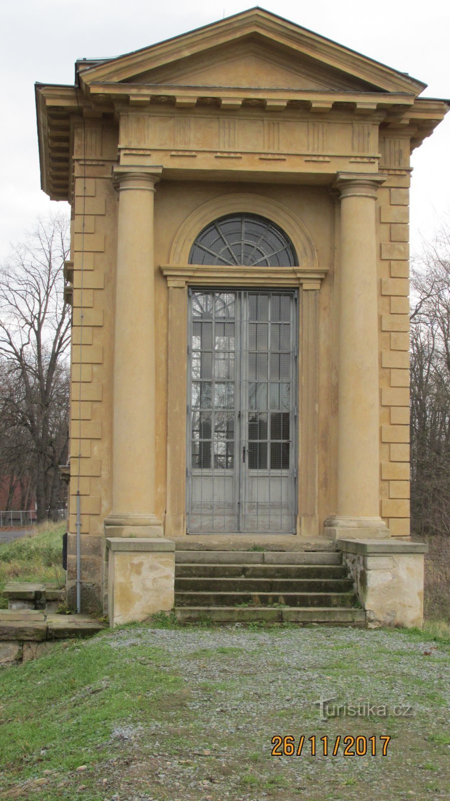 Pavilhão de Laudon no castelo Veltrusy