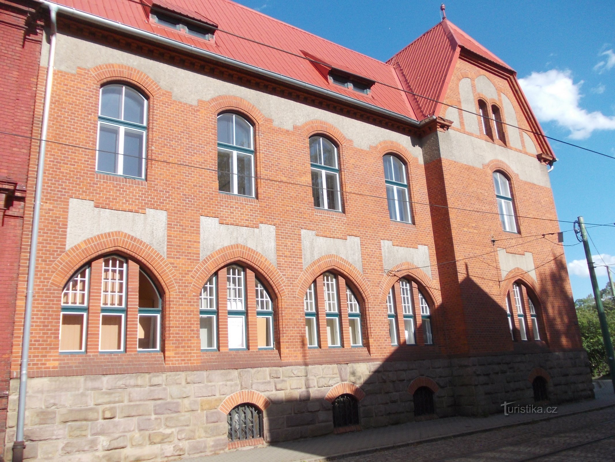 left side wing of the town hall building