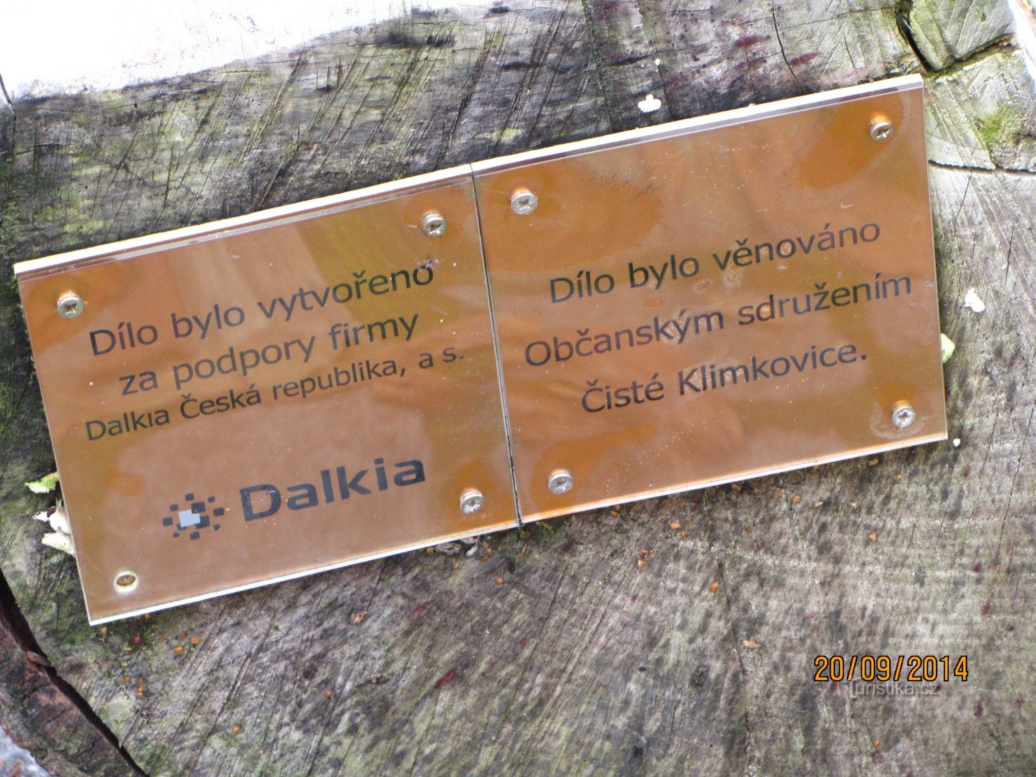 Un banc sur la place de Klimkovice