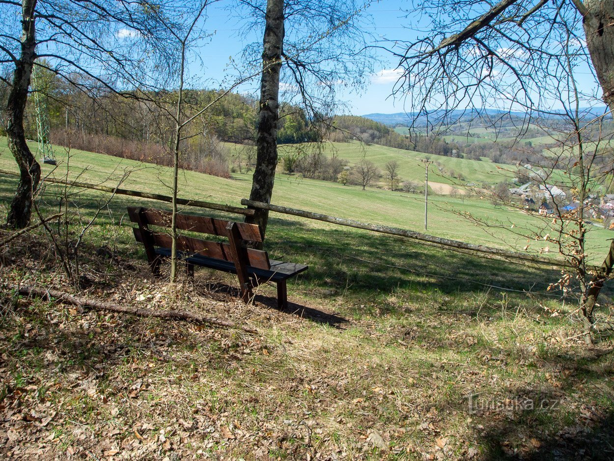 Le banc t'oblige à t'arrêter