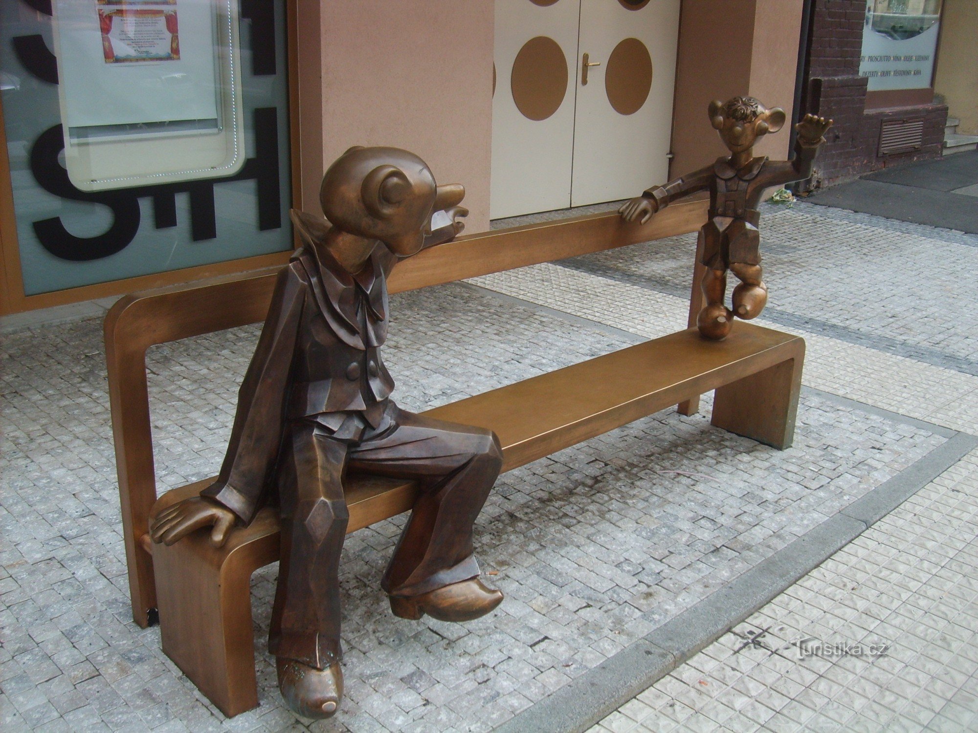 Spejbla and Hurvínek bench