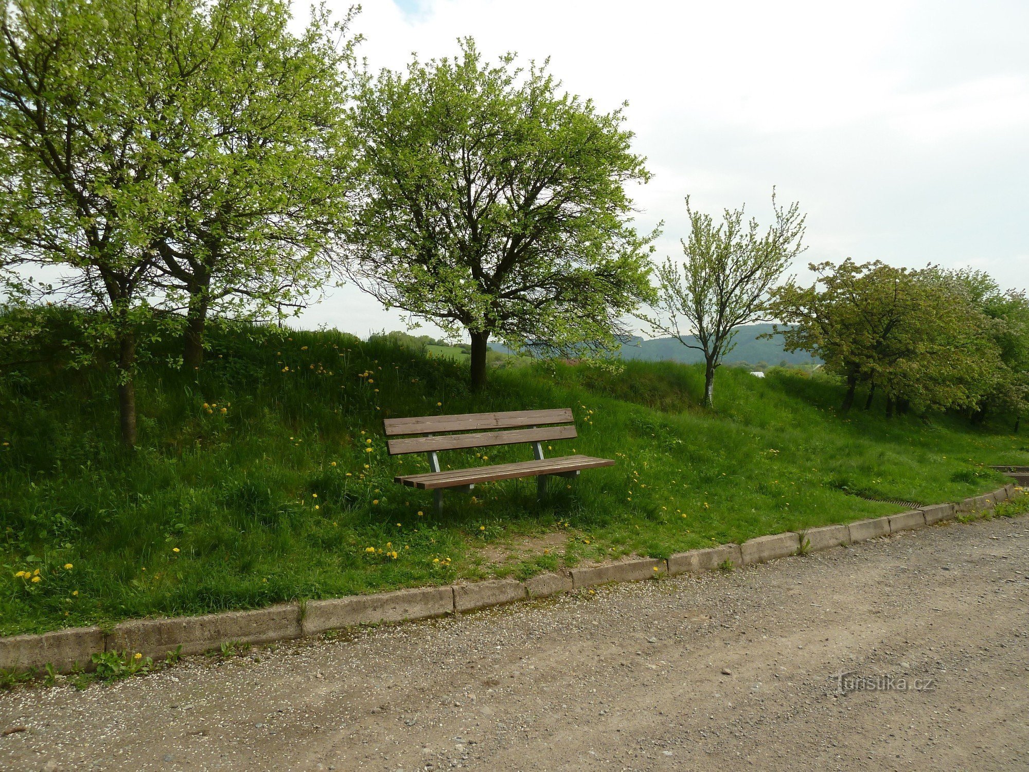 Bank an der Kreuzung