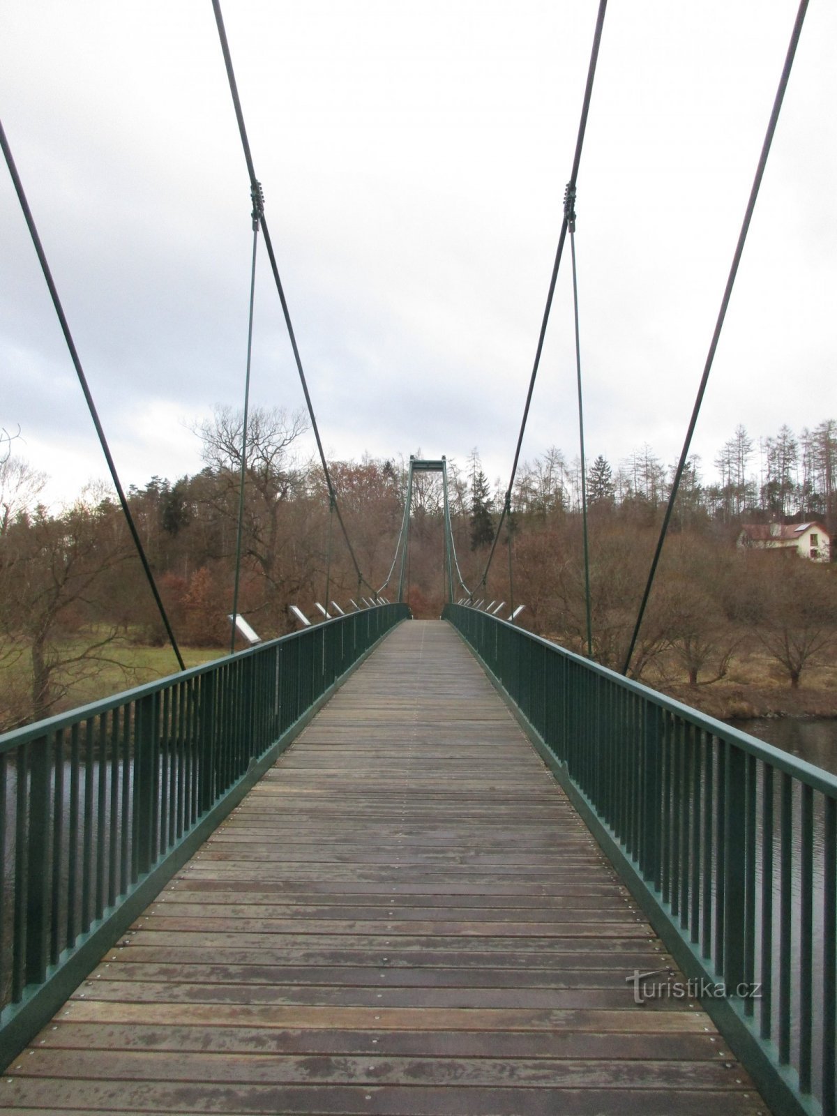 voetgangersbrug over Berounka