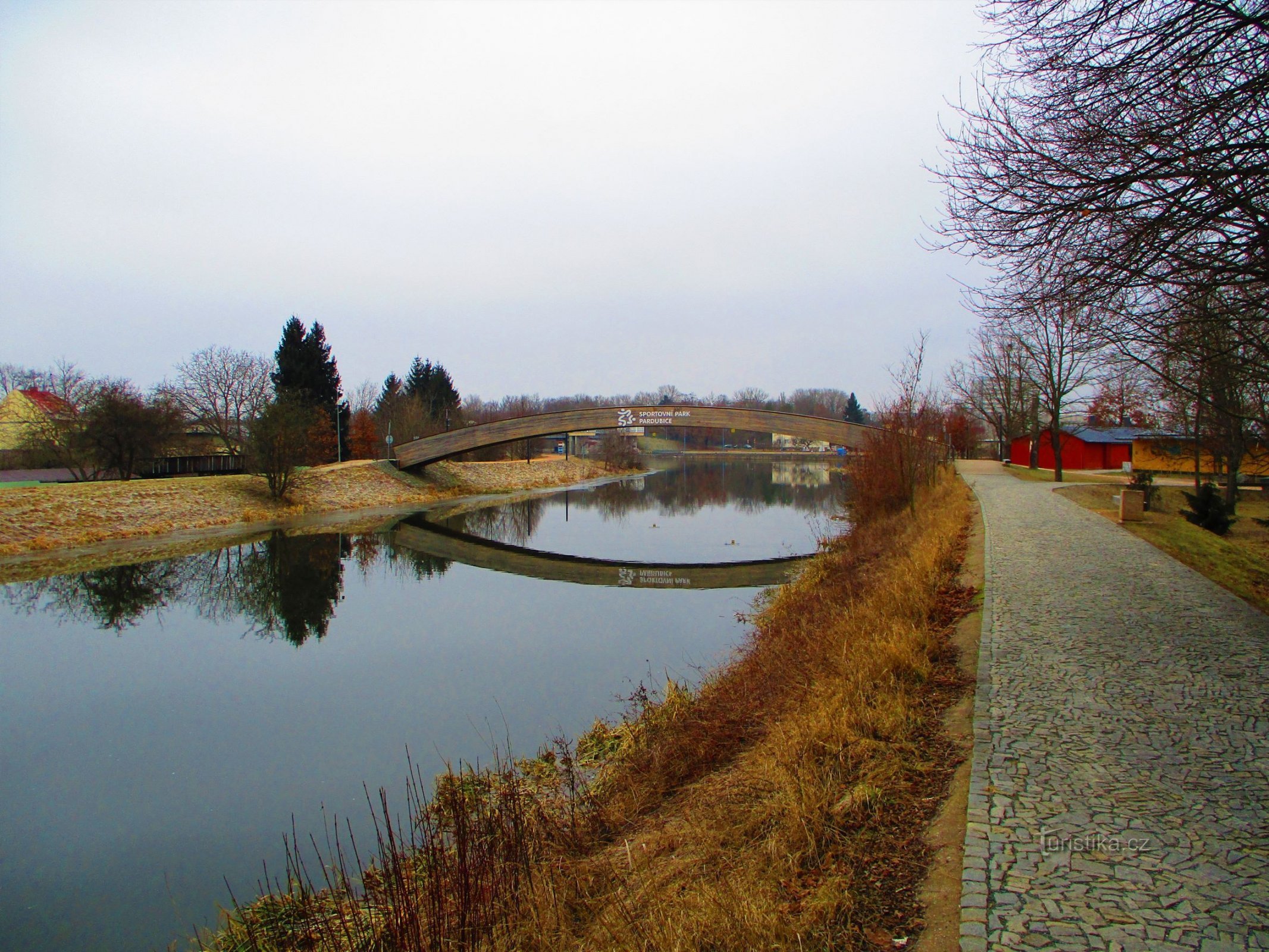 Footbridge over Chrudimka (Pardubice, 12.1.2022)