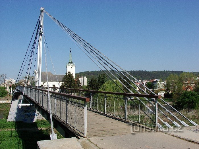 пешеходный мост в Радотине