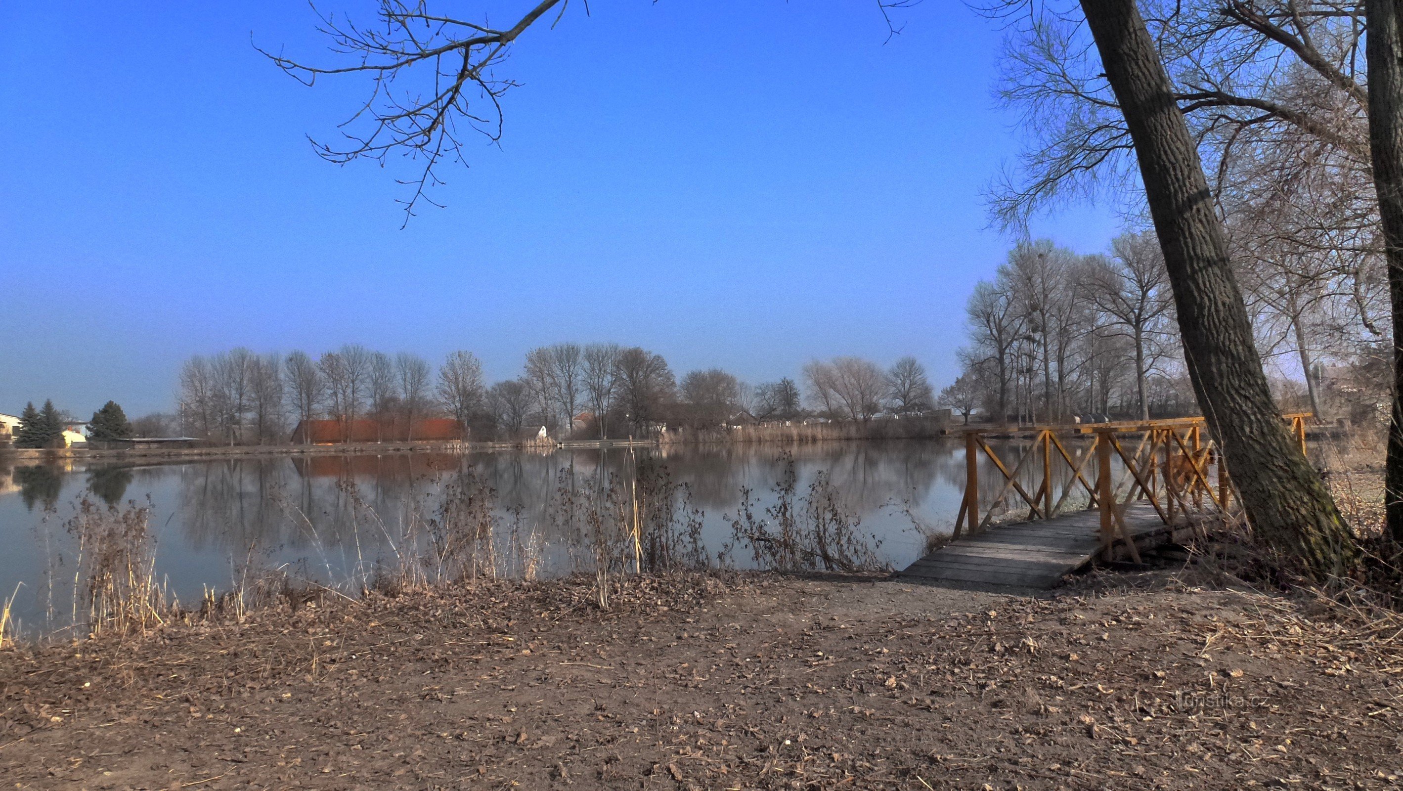 brvi čez slepa ramena so trdne in dovolj široke