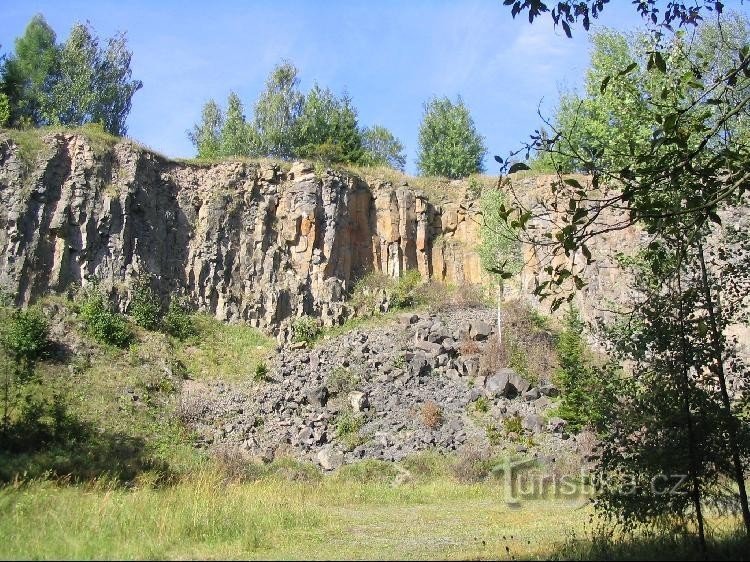 Лавовий потік біля Мезини