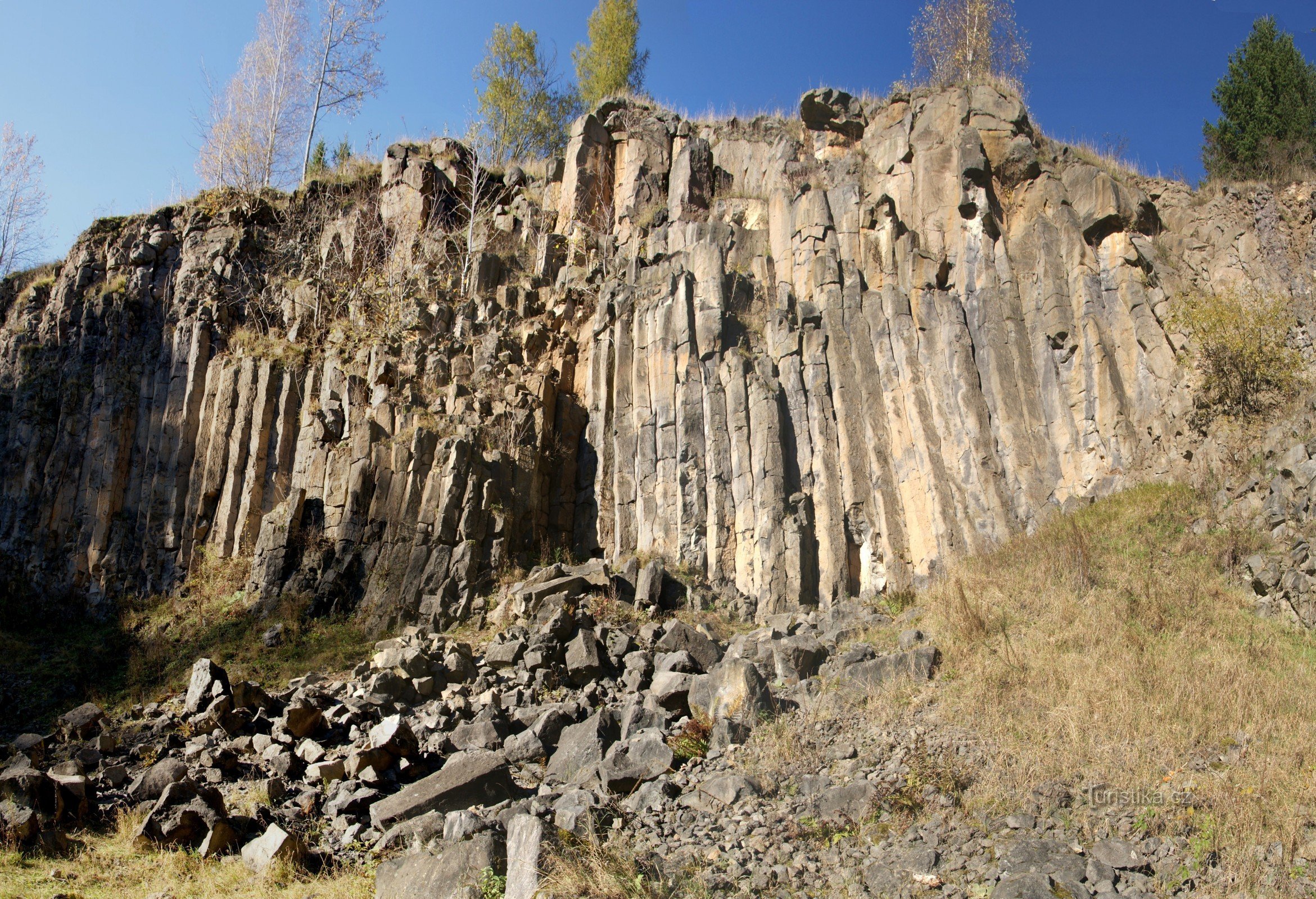 Flujo de lava cerca de Mezyna