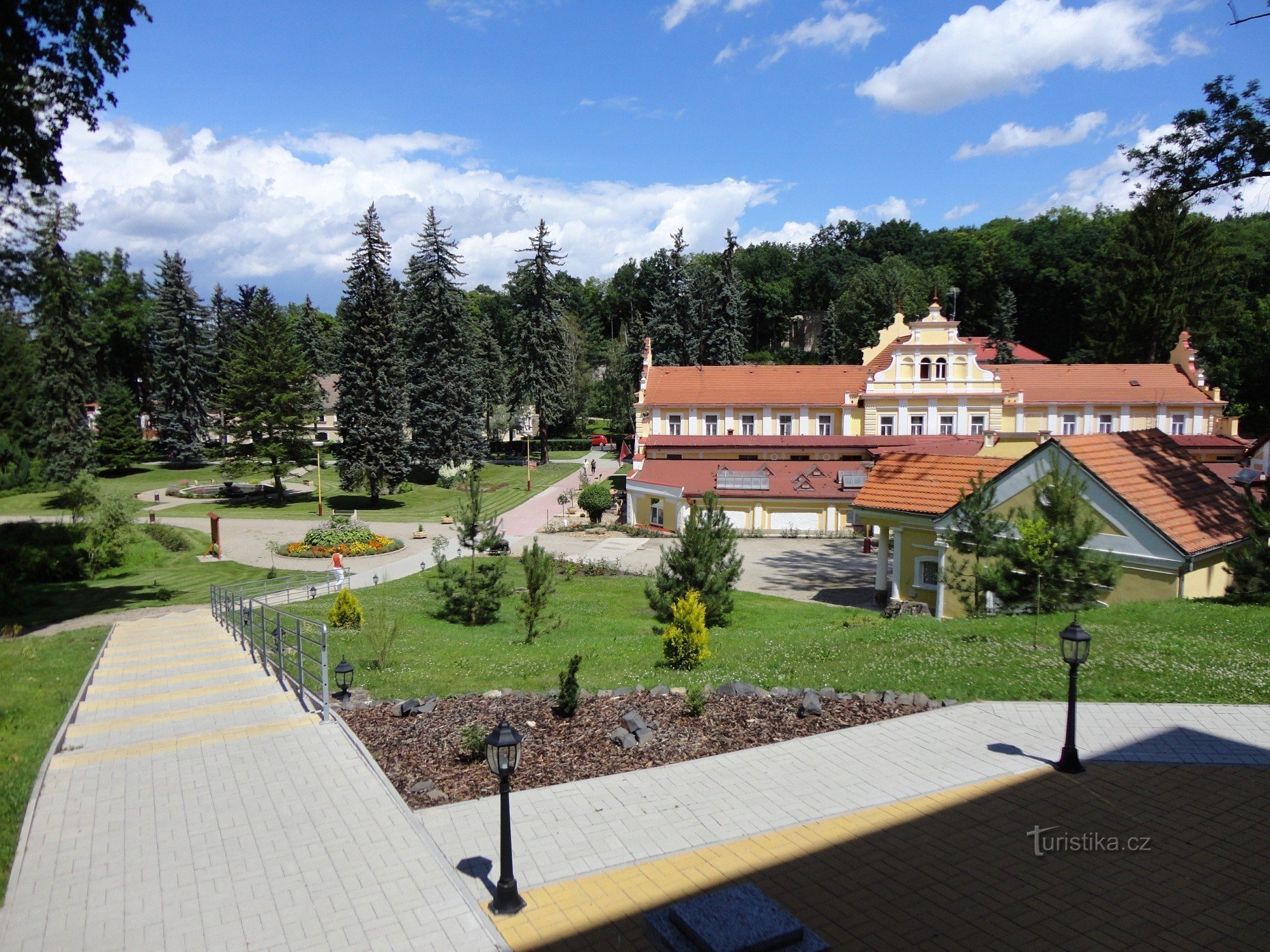 Spa-Bereich und Kurhaus Říp