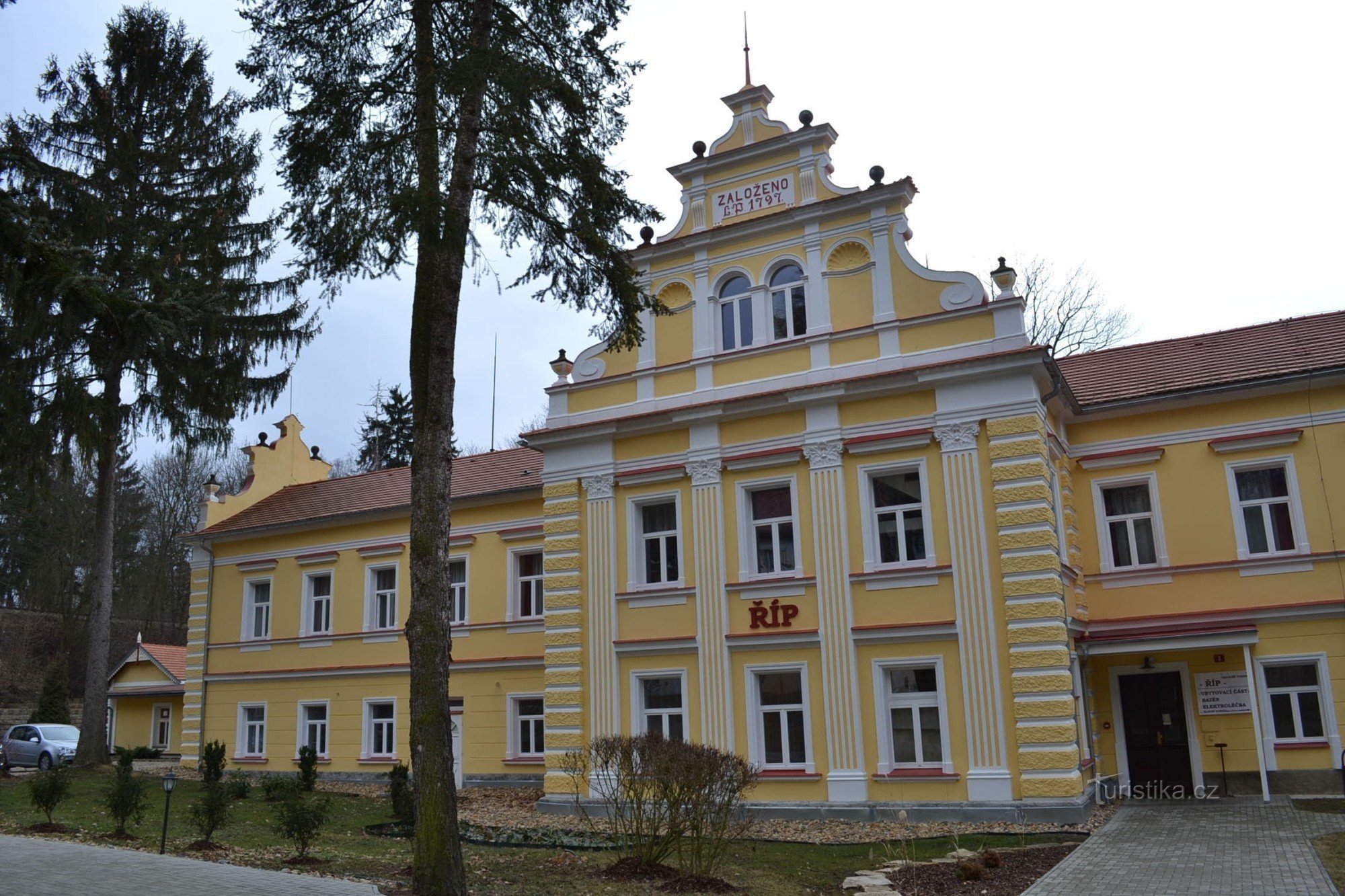 Spa hus Říp