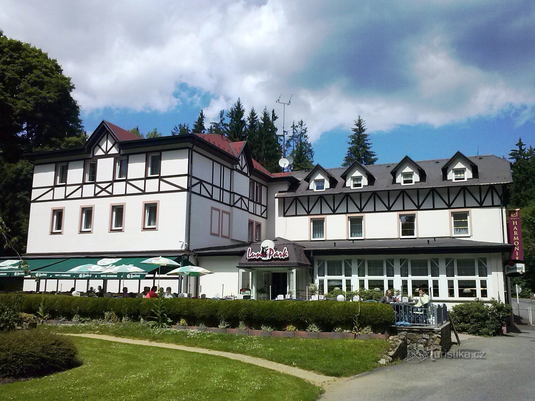 Harmonie spa hotel from the front with the Lunapark restaurant