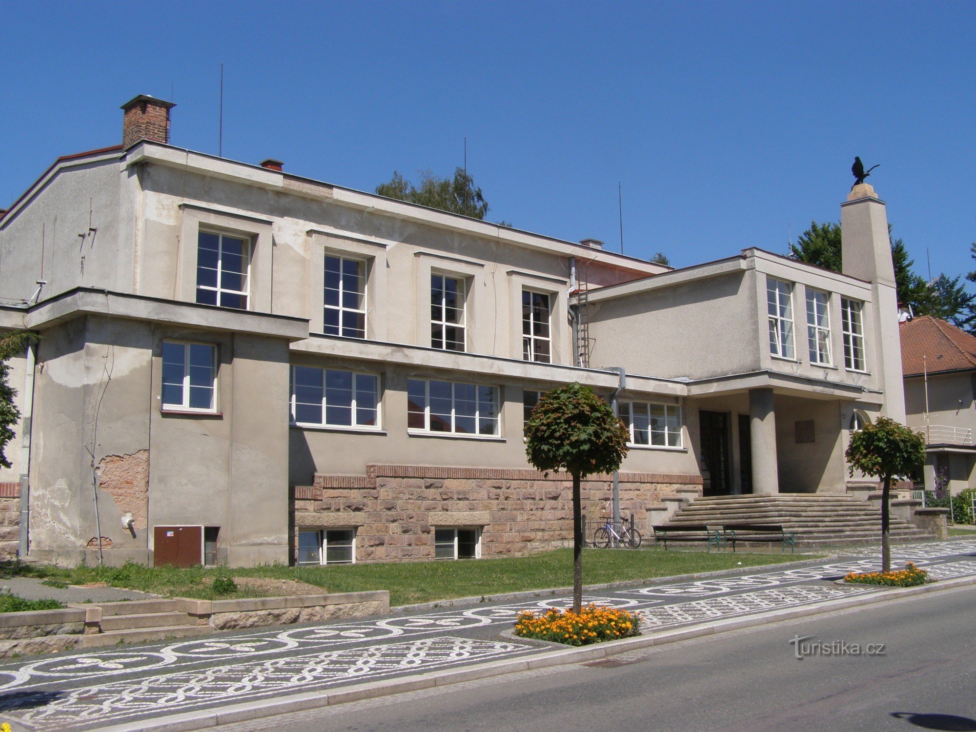 Lázně Bělohrad - mestni kino, lov s sokoli