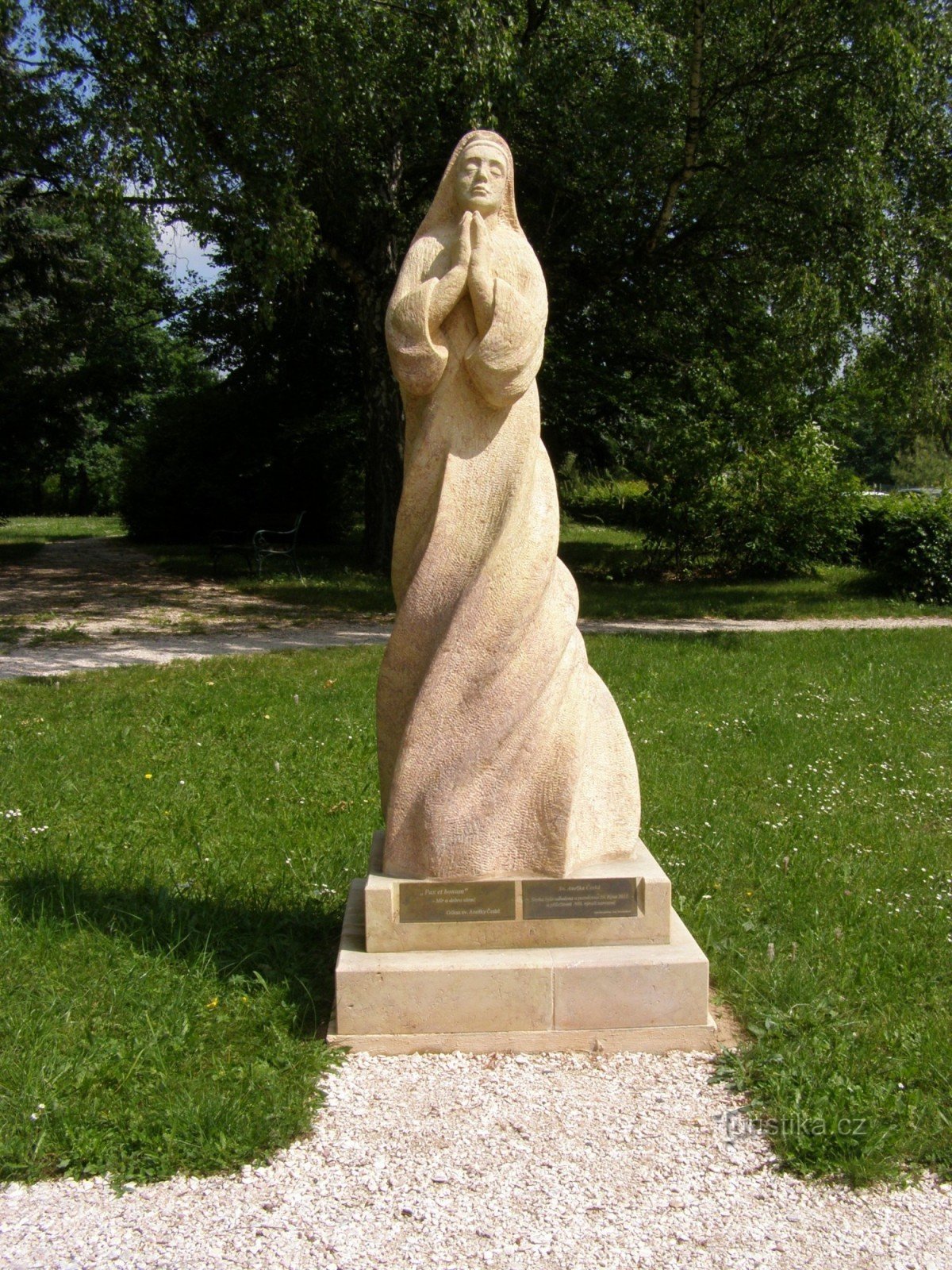 Spa Belohrad - statue de St. Agnès Česka