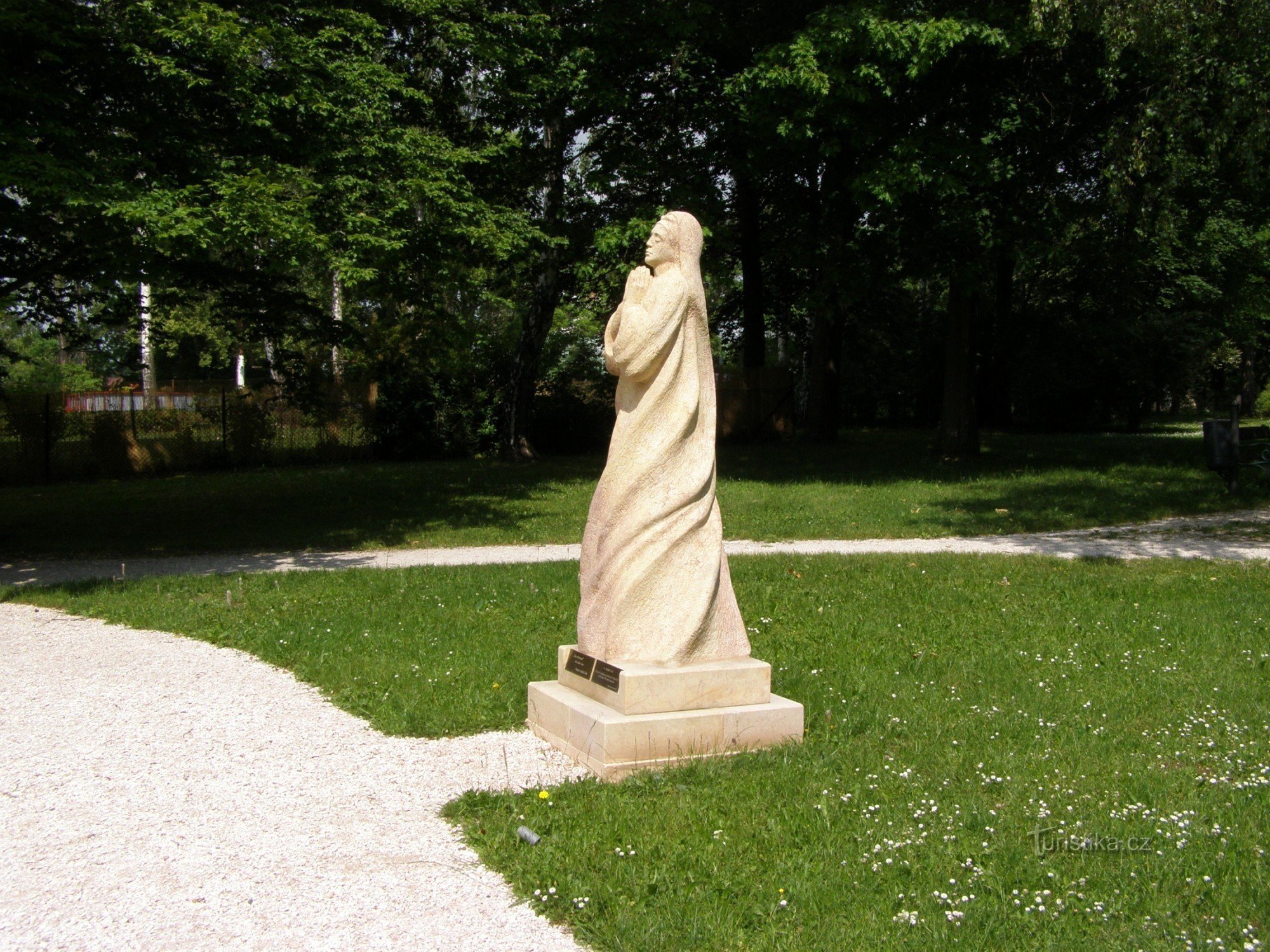 Spa Belohrad - statue af St. Agnes Česká