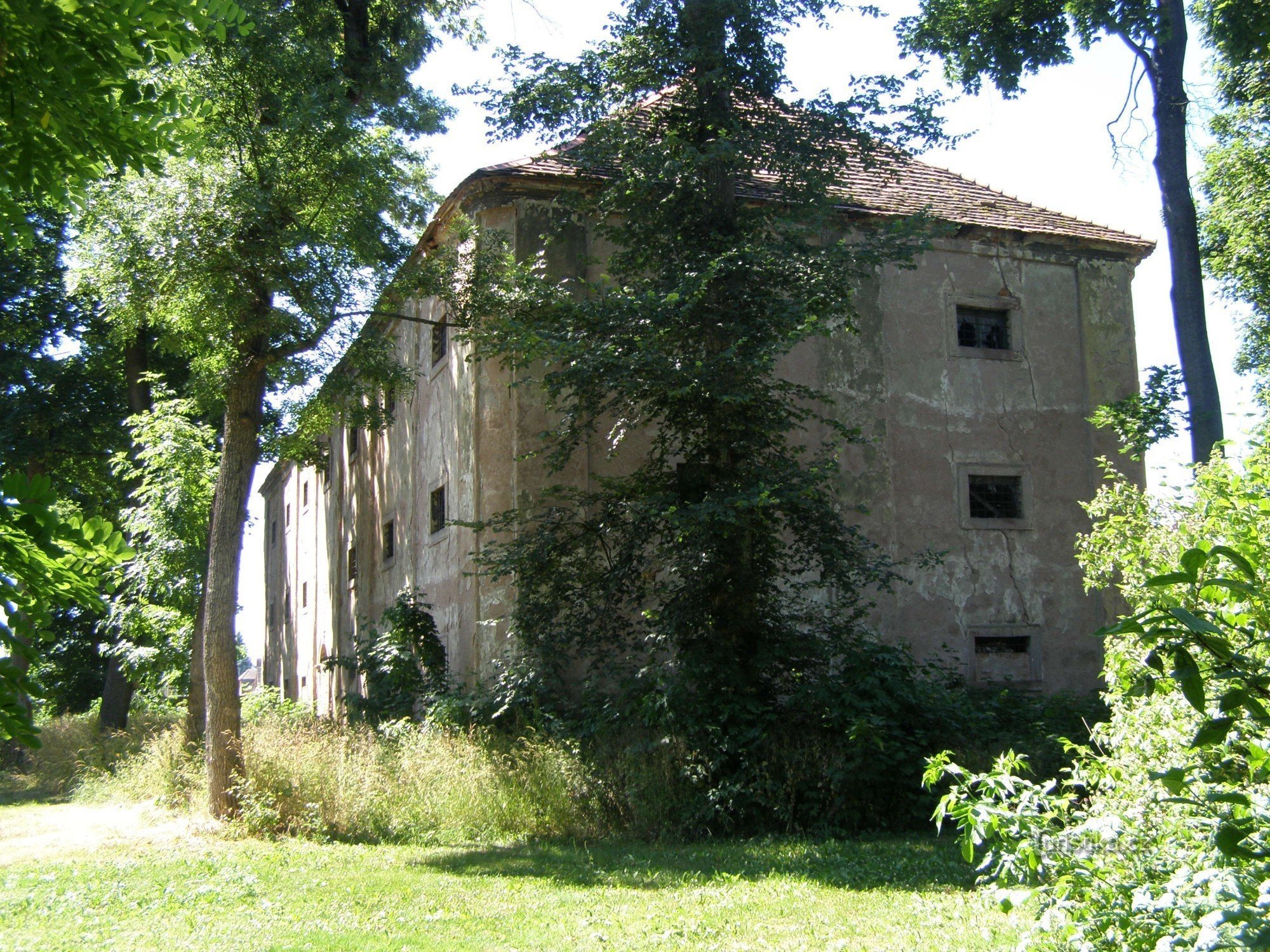 Balneario de Bělohrad - granero del castillo