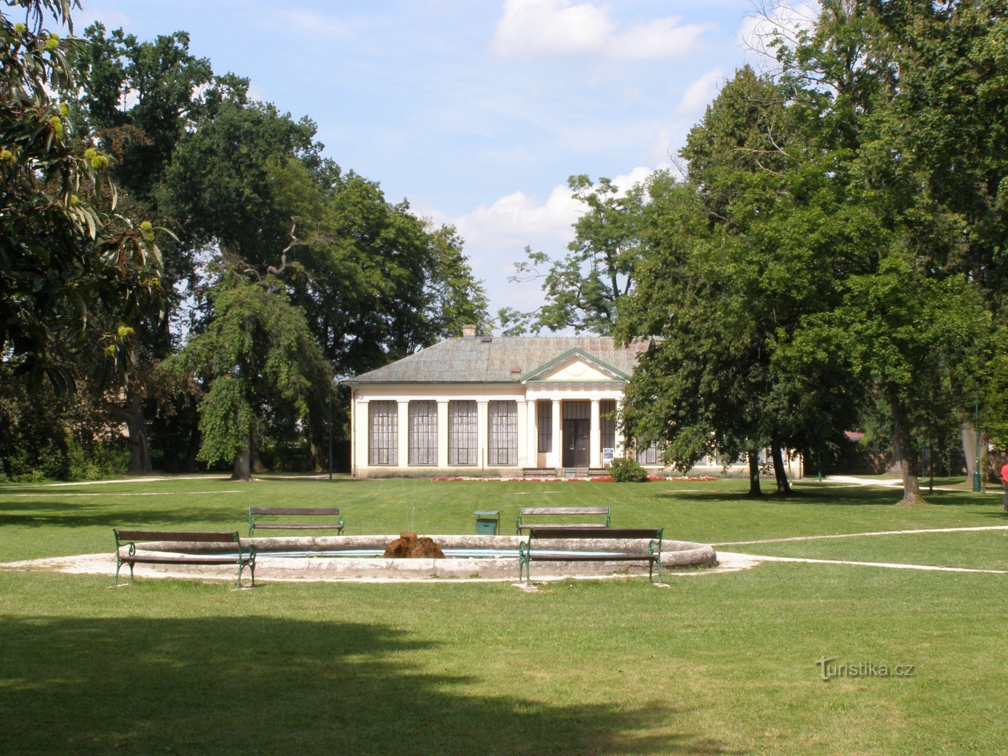 Lázně Bělohrad - zámecký park