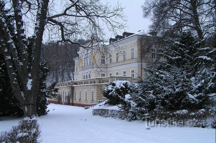 Toplice Bílina: glavna zgrada toplica zimi