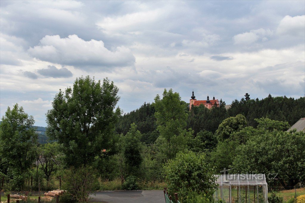 Lazny, vedere la biserica bântuită dinspre sud