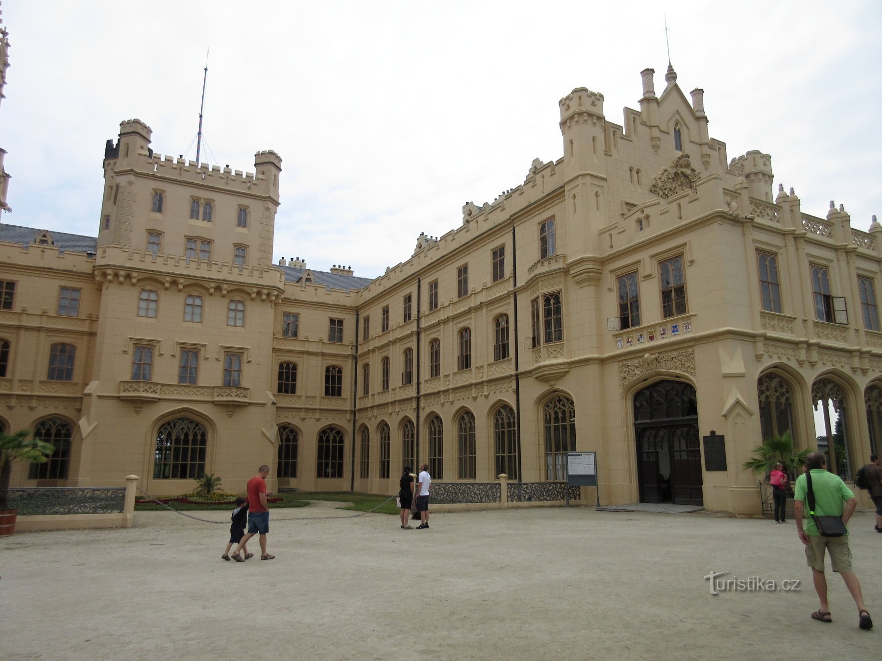 Lednice - history of the village, castle, spa, boat transport, walks and bike tours