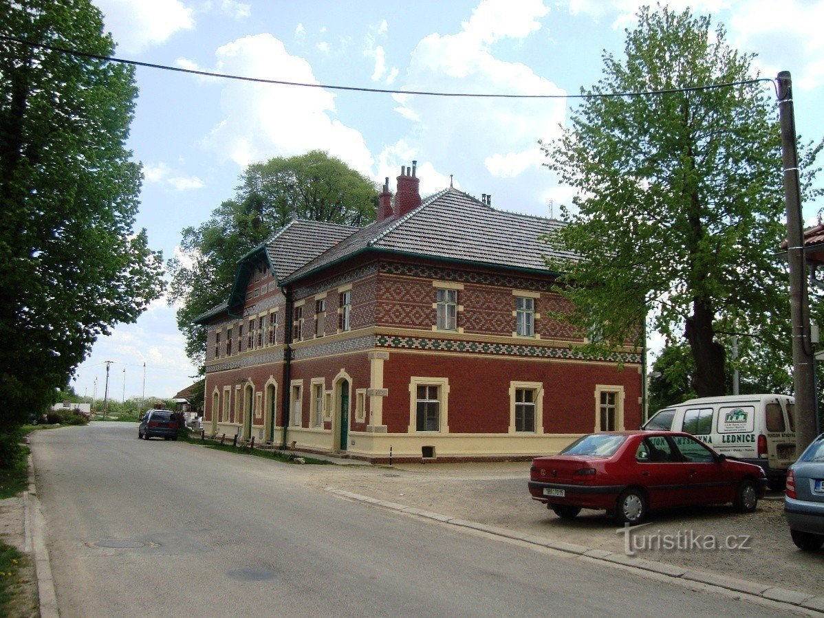 Lednice-station ČD-Photo: Ulrych Mir.