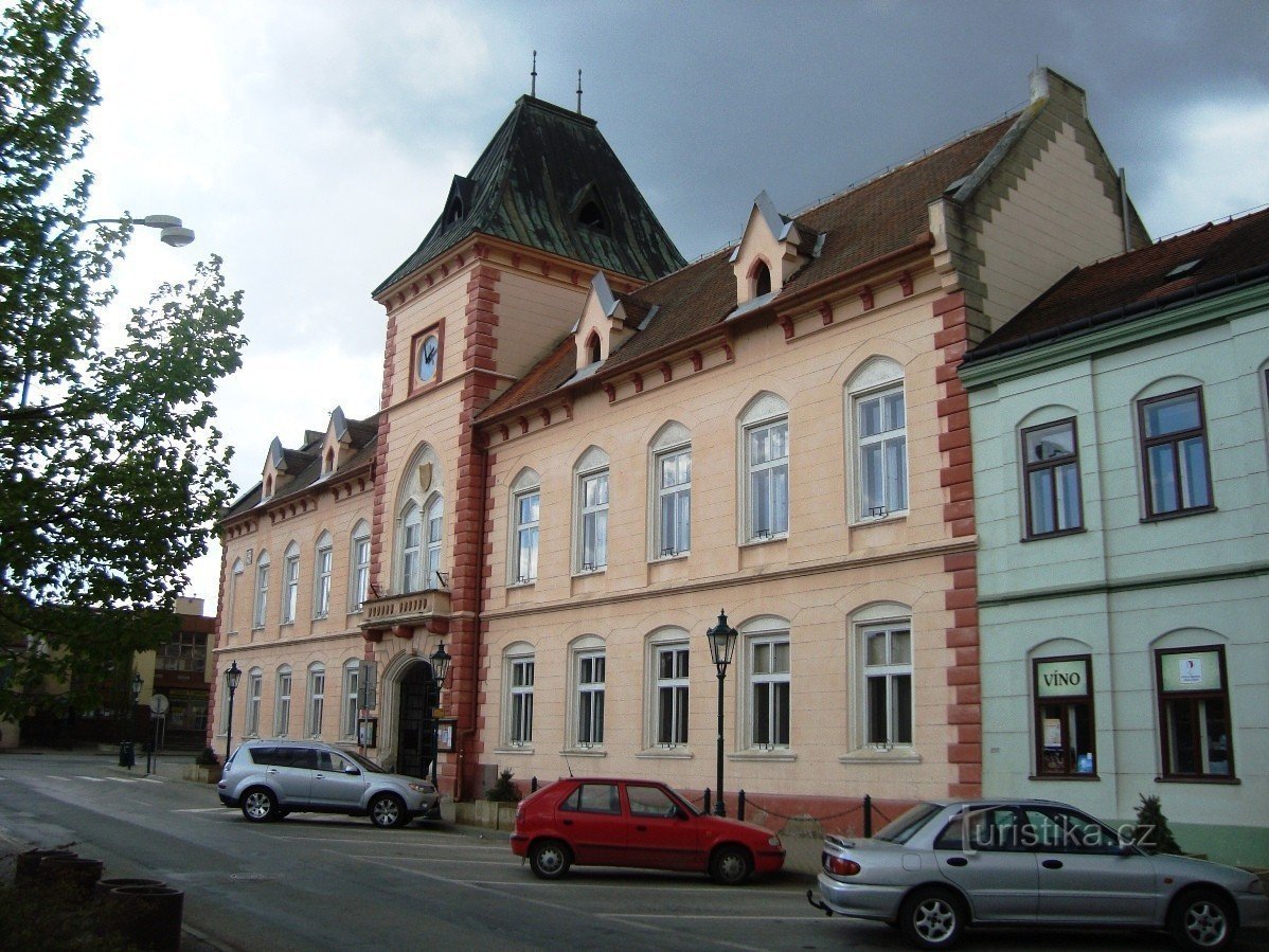 Lednice-stadhuis-foto: Ulrych Mir.