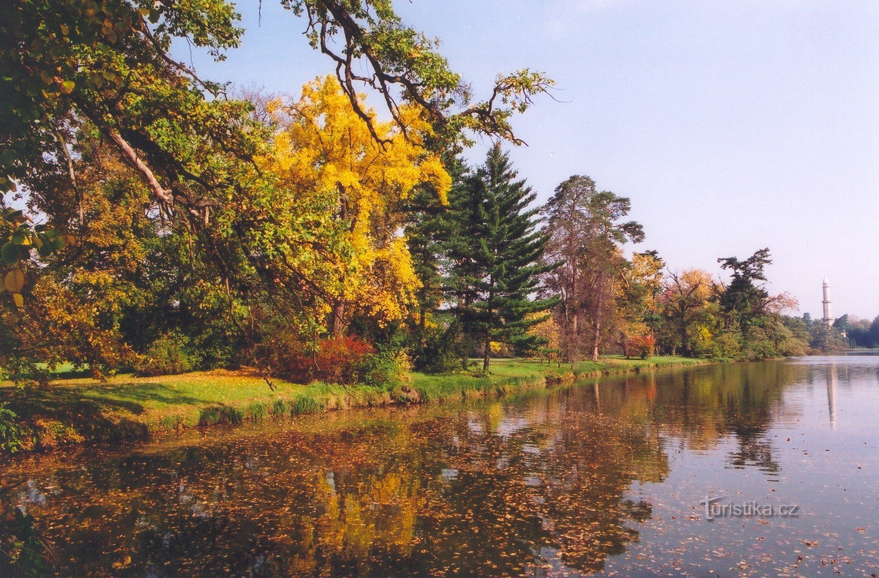 Ледницкий парк с минаретом