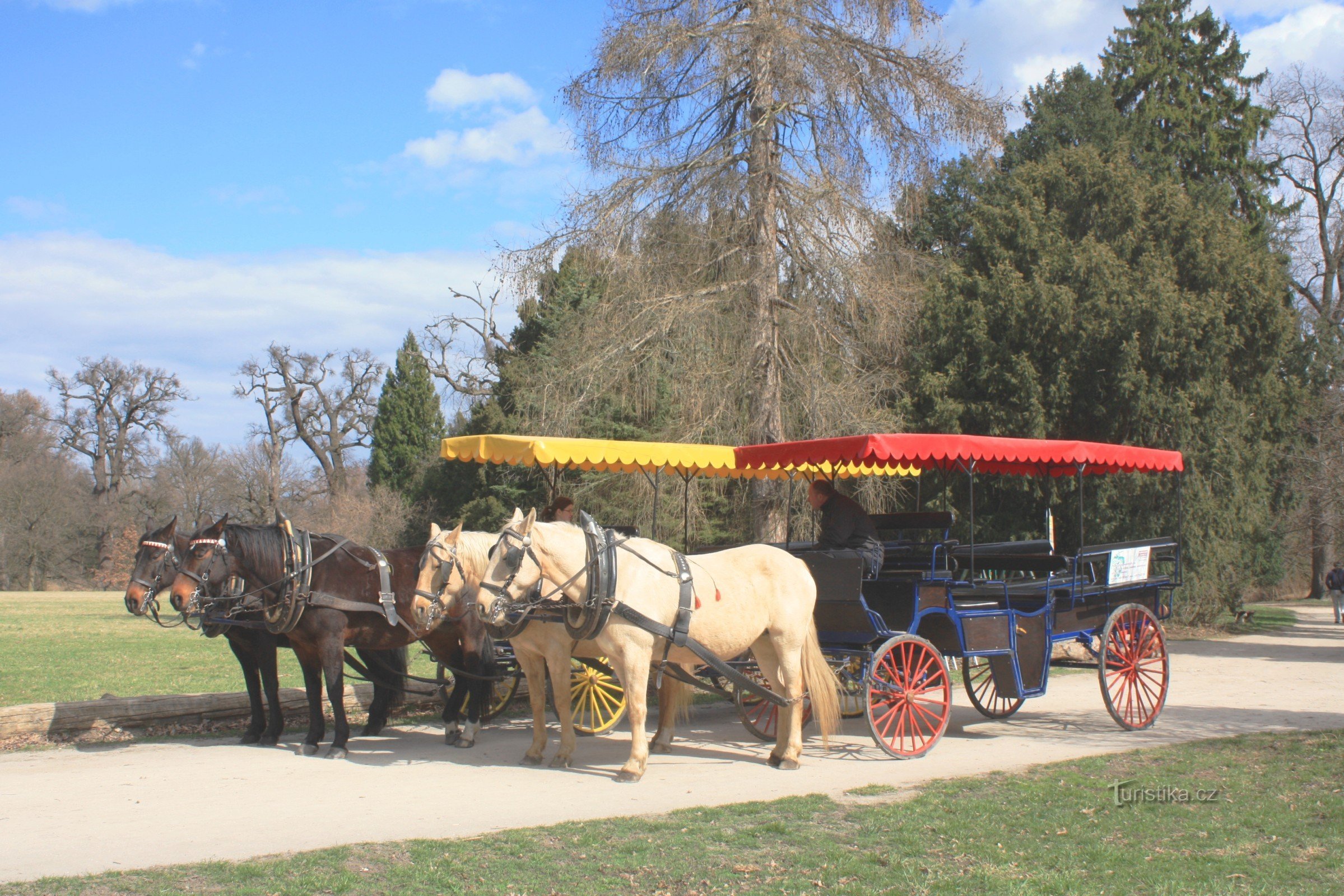 Lednický park - sightseeing rides