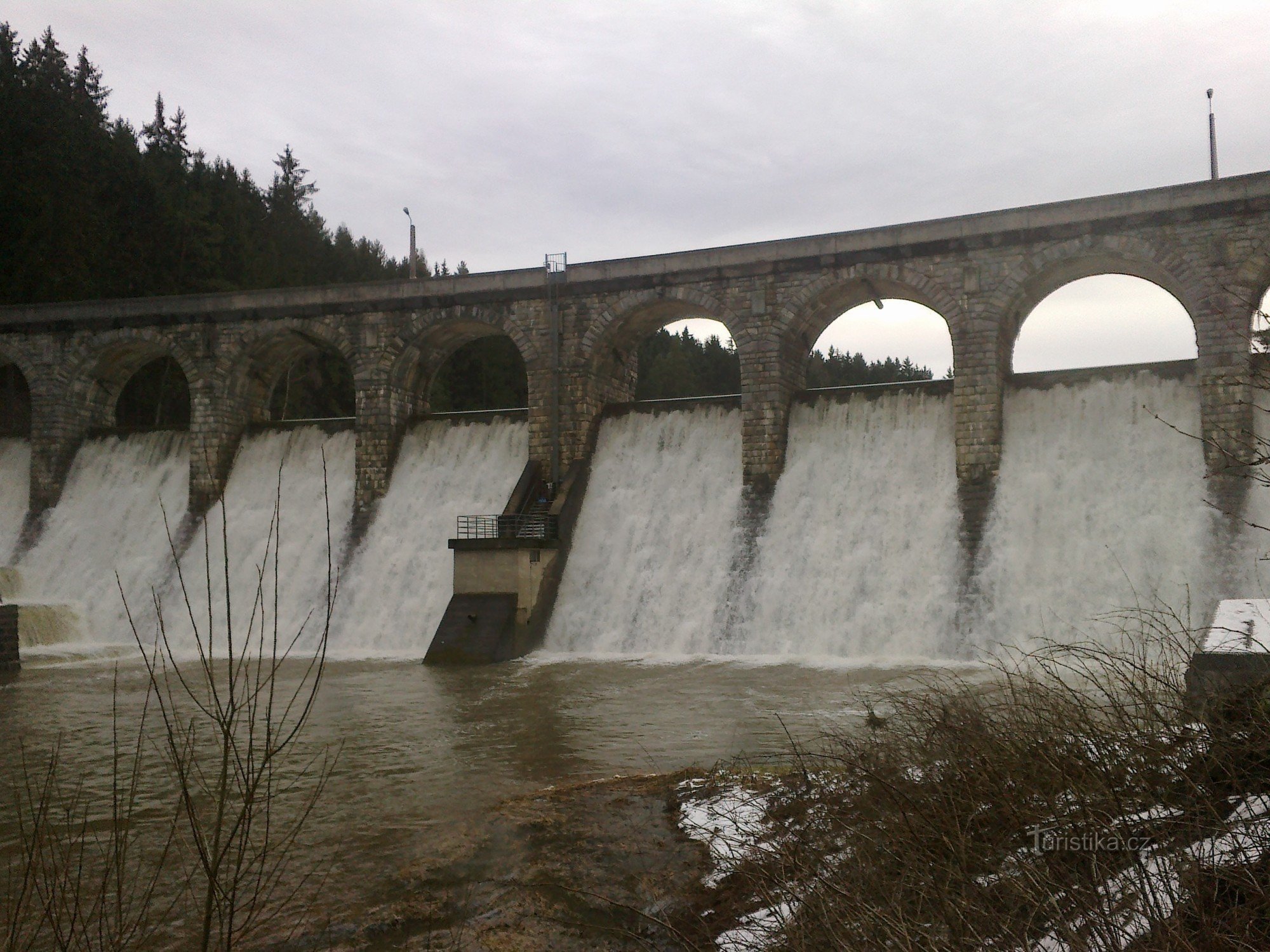 Januari dooi bij de Sedlická dam.