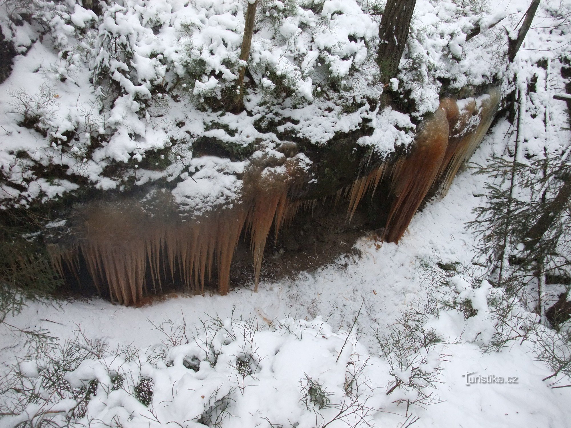 Cascades de glace près du château de Brtnické