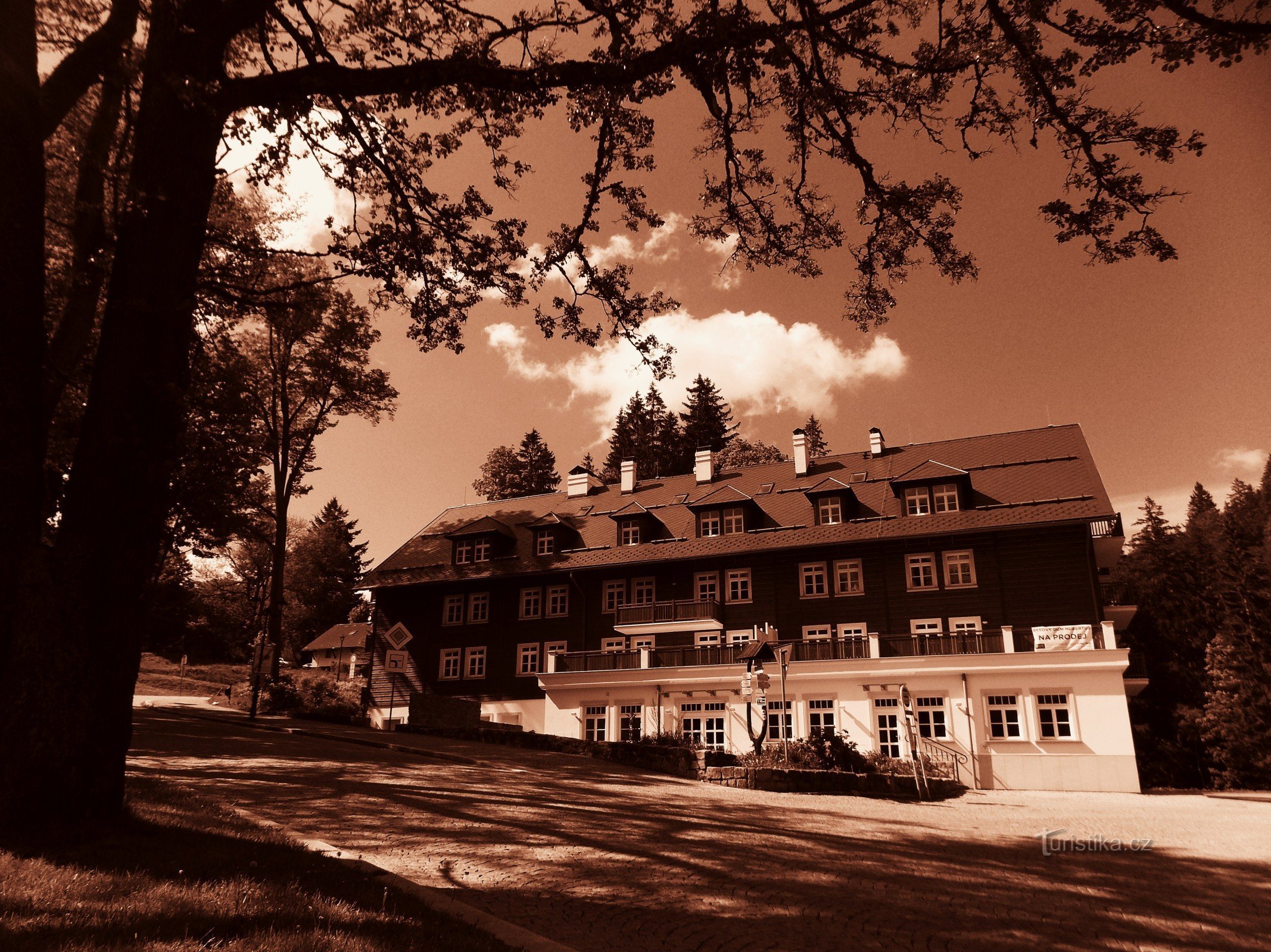 Legendární hotel Hubertus v Karlové Studánce