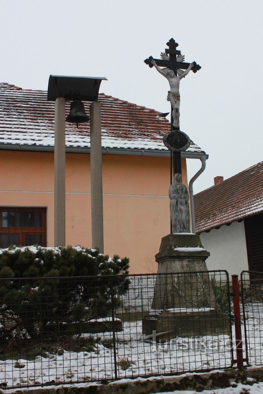 Lejčkov: Bell tower and one of the crosses