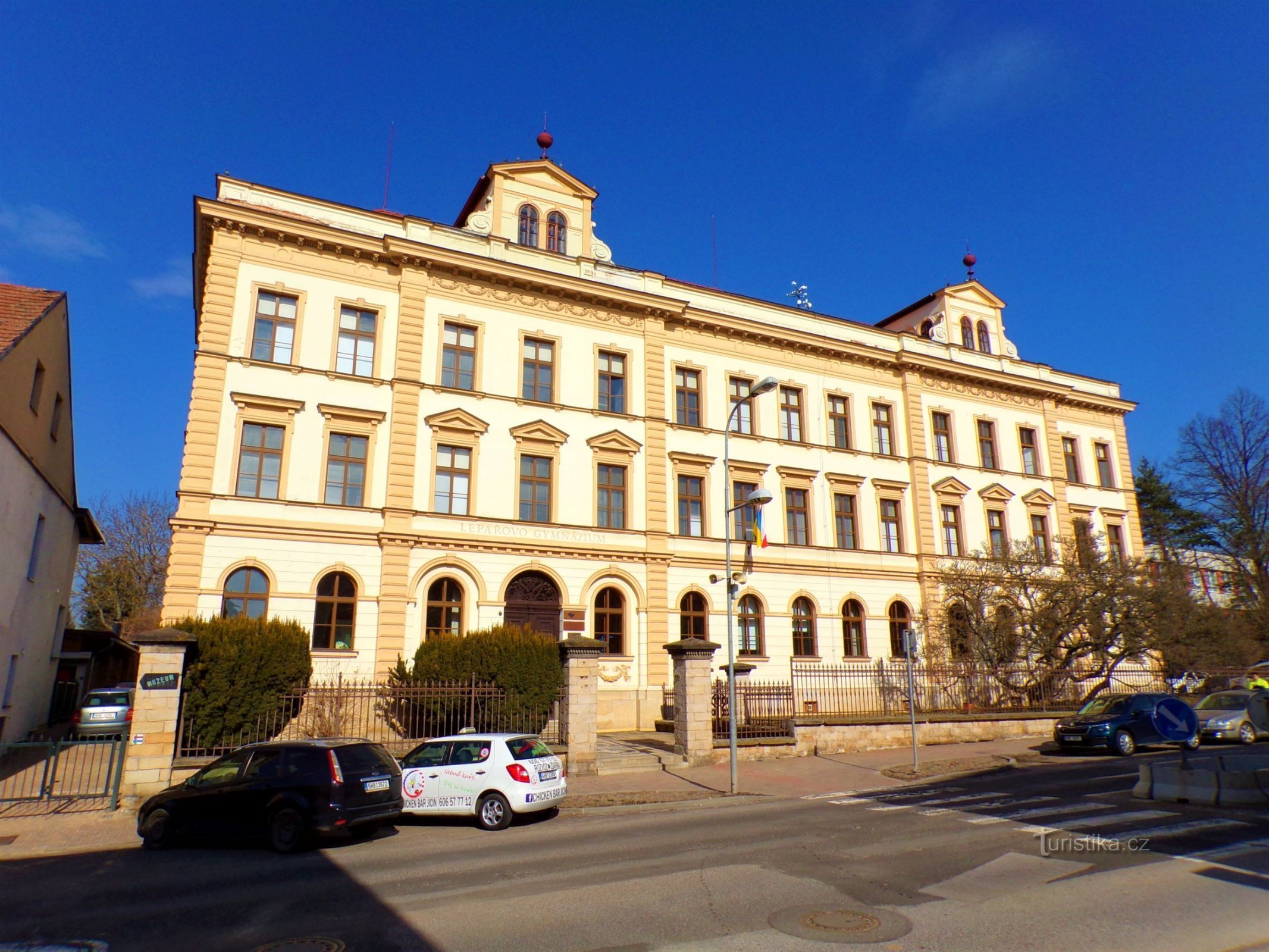 Liceum Lepařa w Holínské Předměstí (Jičín, 3.3.2022)
