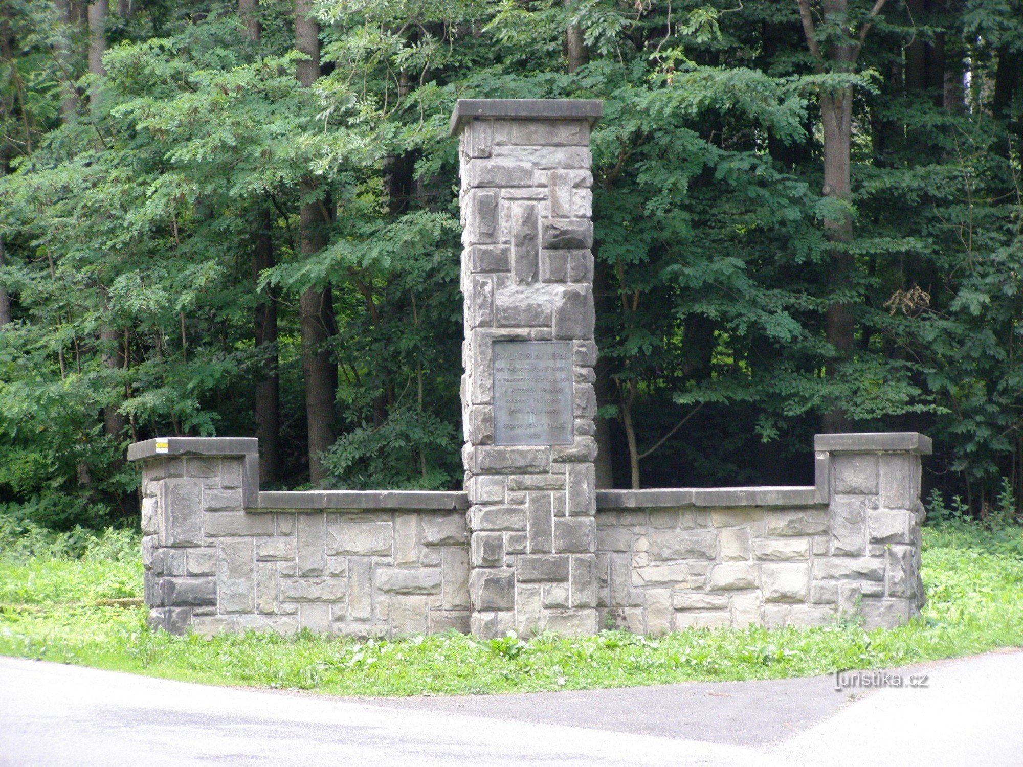 Lepařs monument