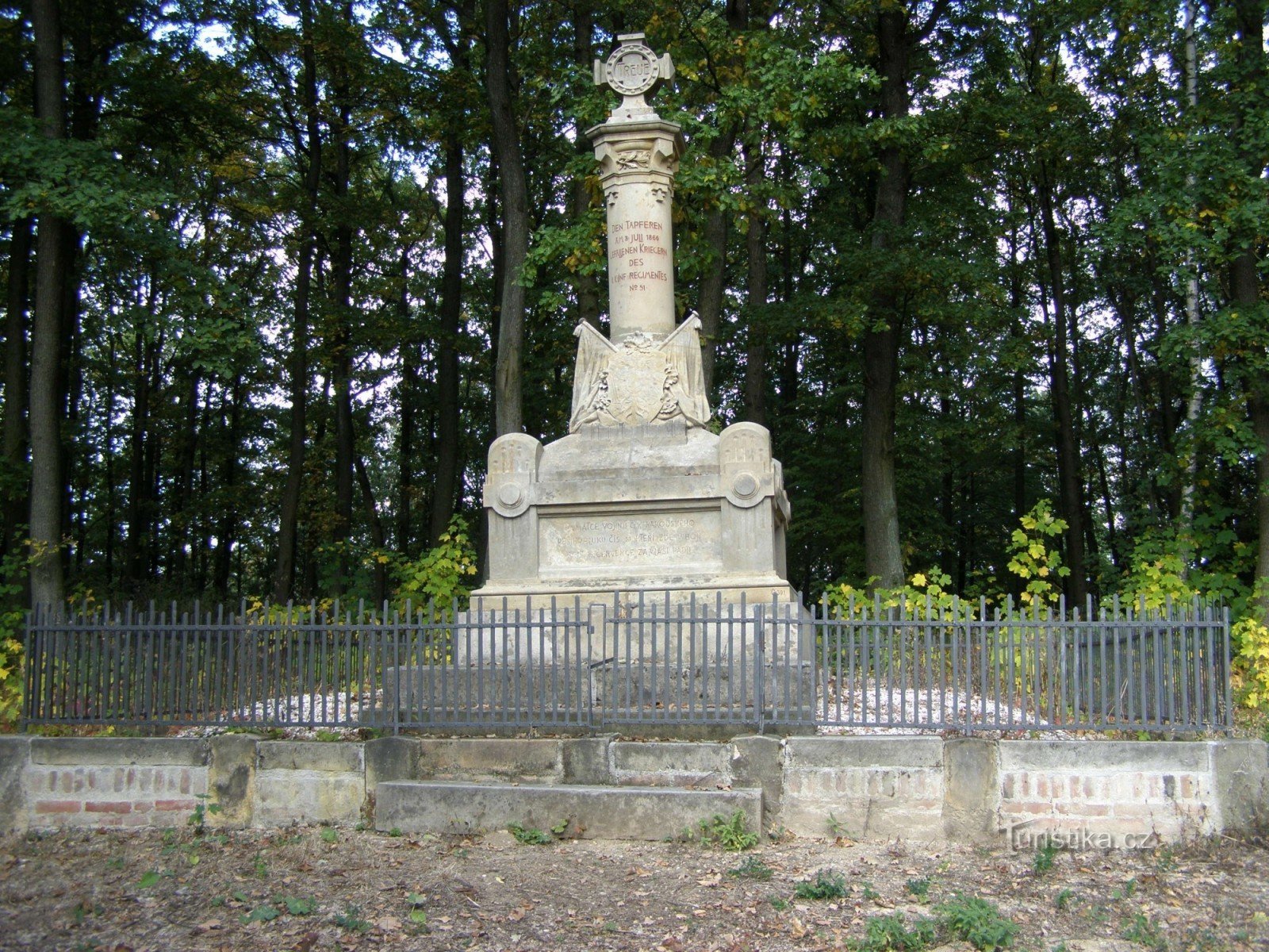 Les Svíb - Alley of the dead, monument to the Austrian field regiment No. 51