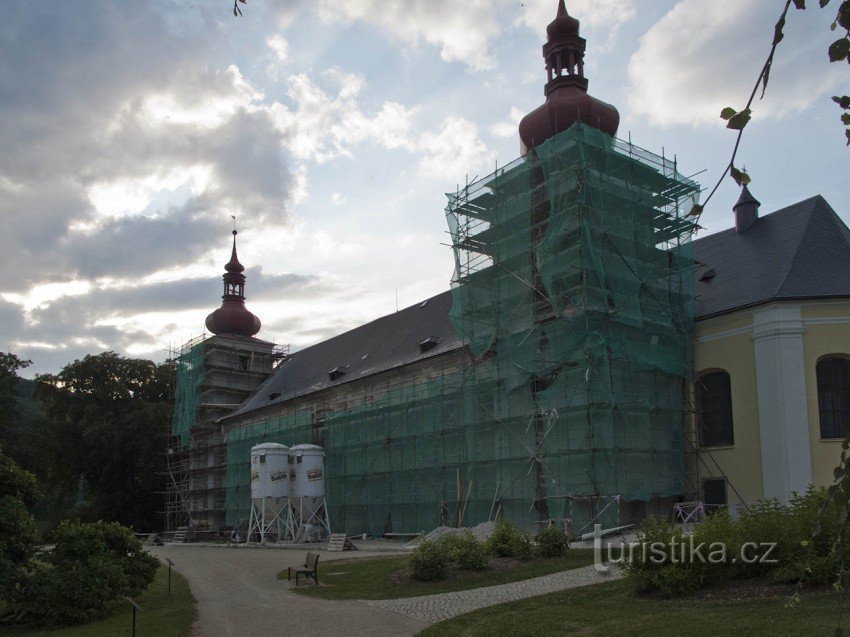 Állványzat a kastélyban