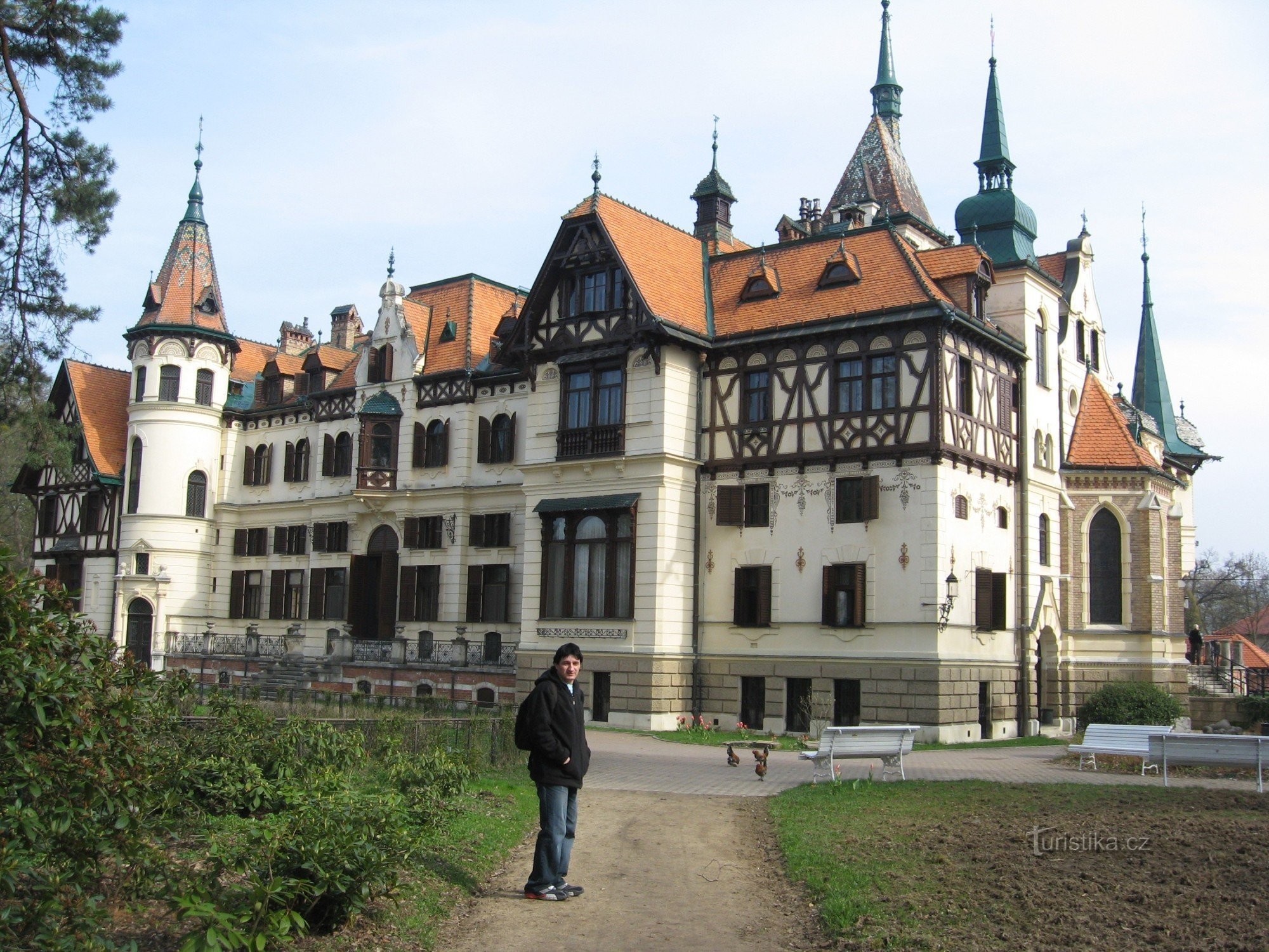 Lešná - dvorac i park