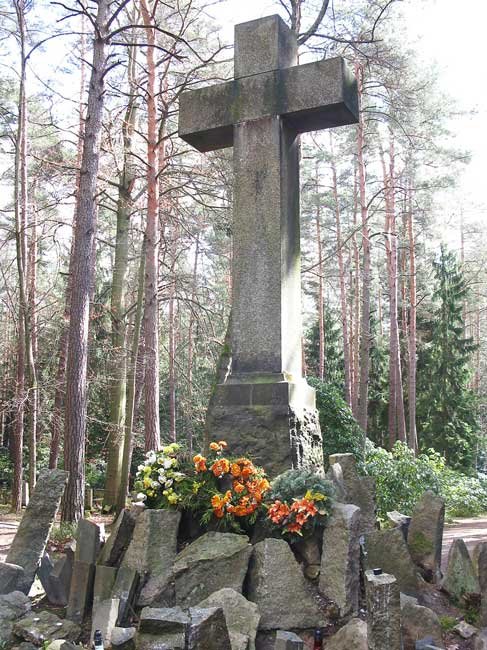 Cementerio forestal de los héroes de Rumbur